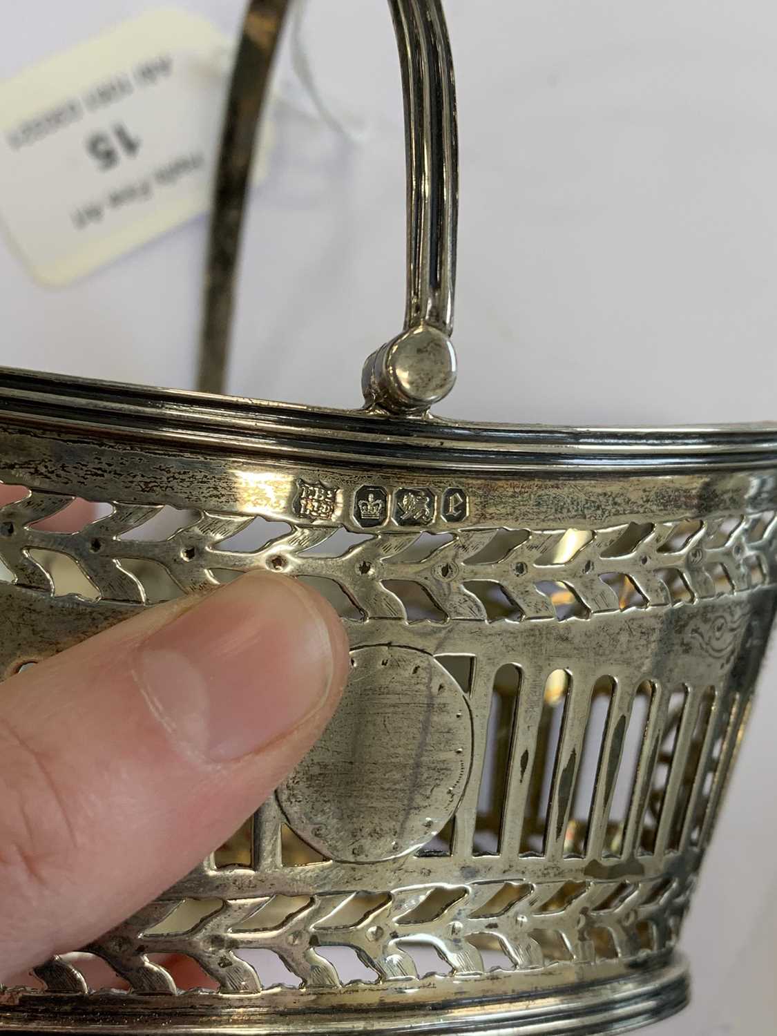 A Victorian silver sugar basket - Image 4 of 9