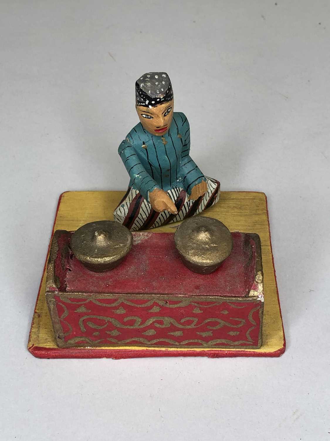 A set of recent vintage painted wood Indonesian Gamelan figures - Image 9 of 12