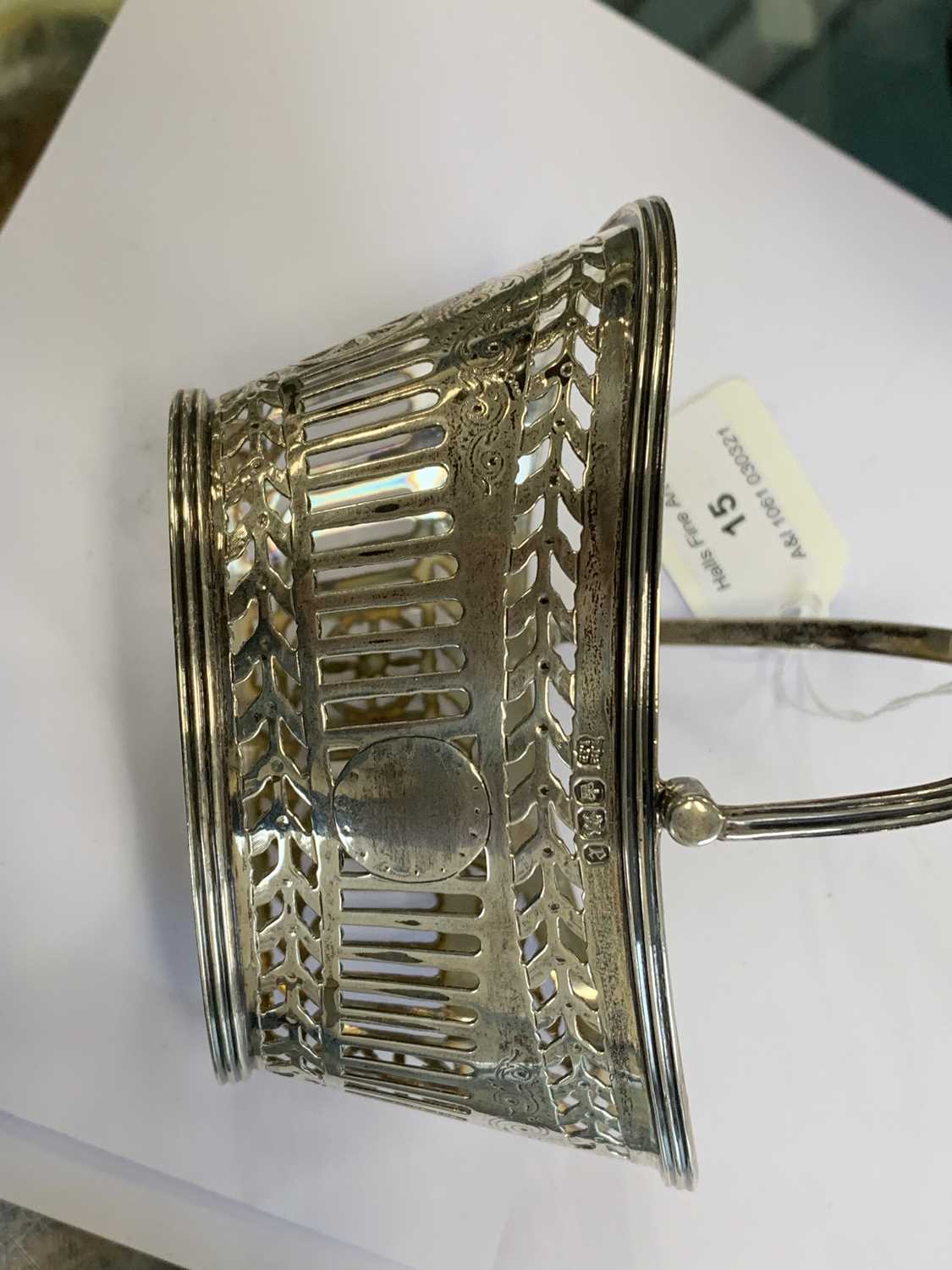 A Victorian silver sugar basket - Image 5 of 9