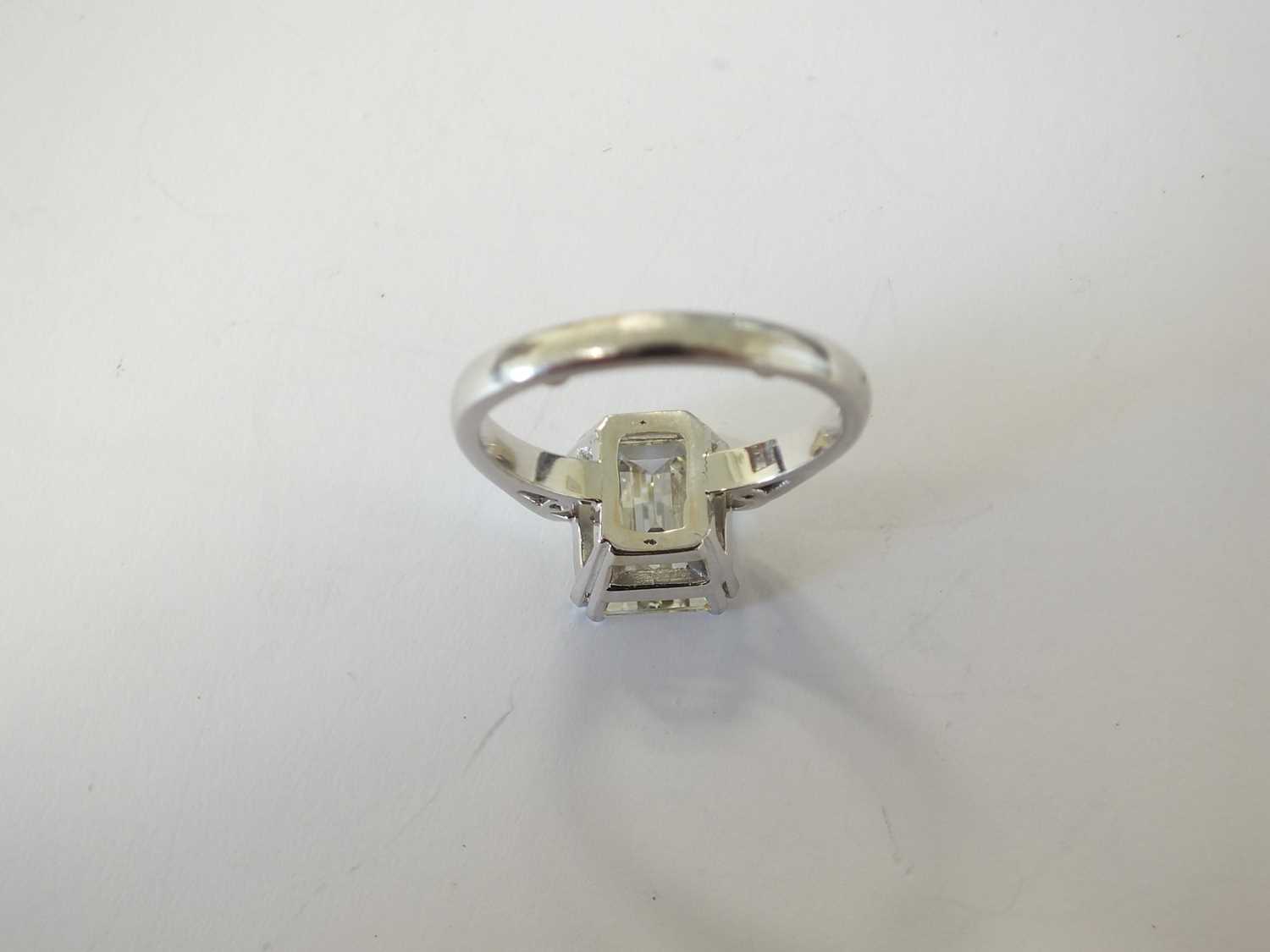 A platinum single stone diamond ring - Image 5 of 12