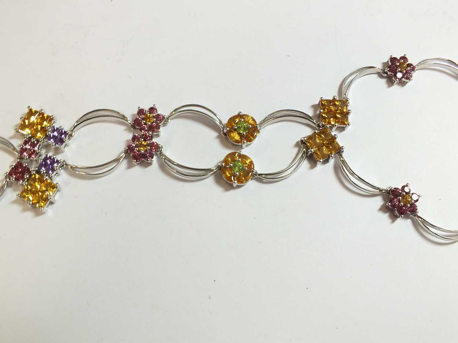 A multi-gem set floral necklace - Image 6 of 12