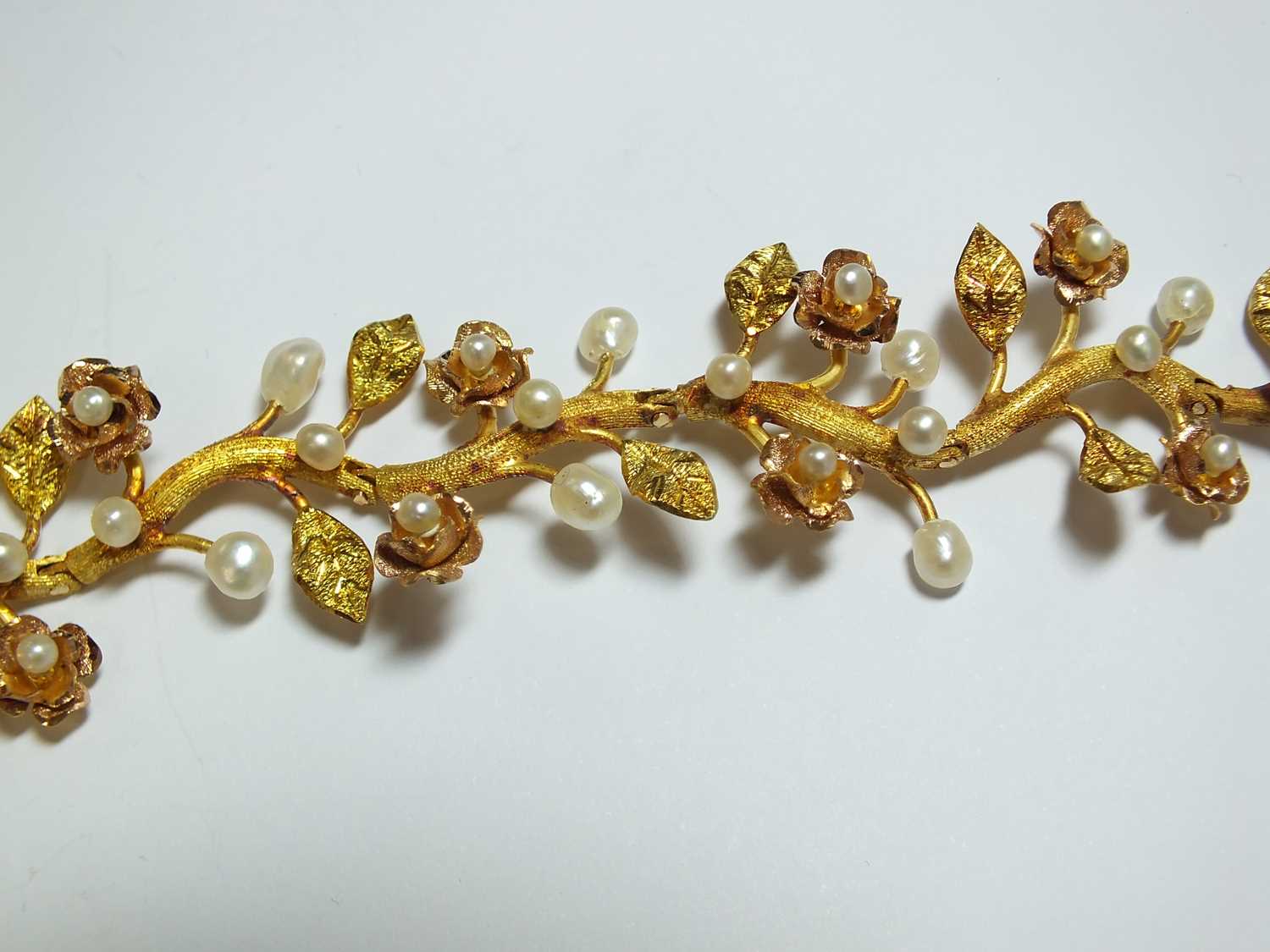 A pearl set stylised flower bracelet - Image 8 of 9