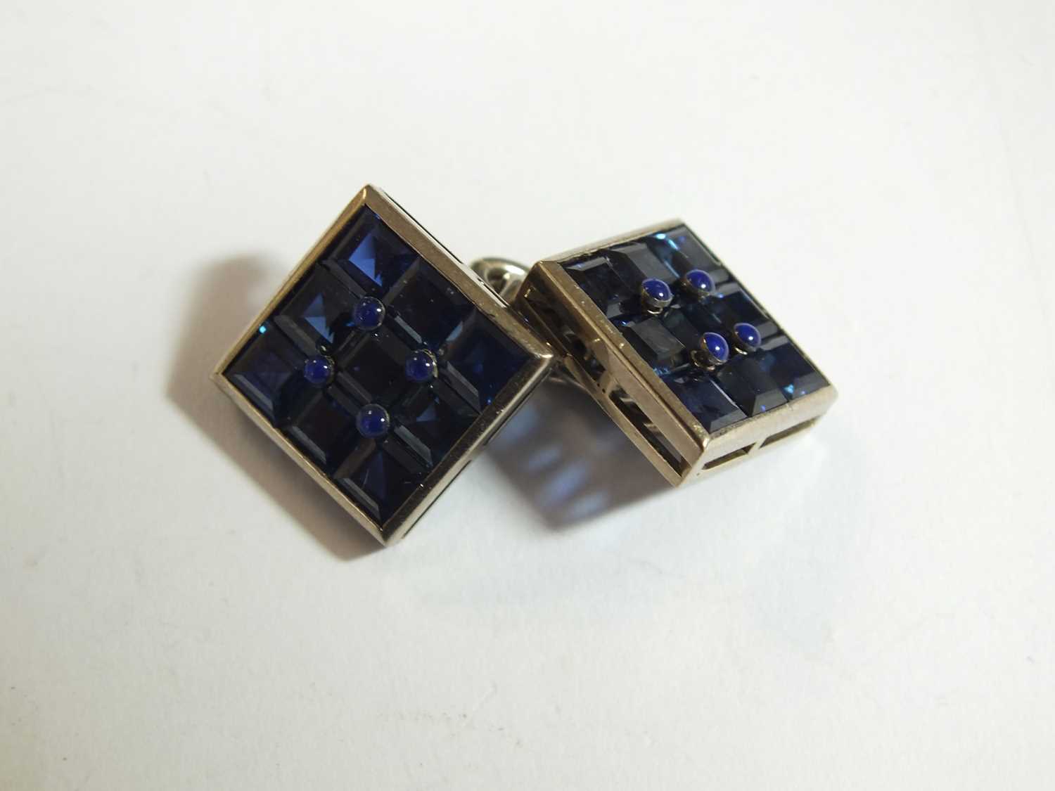 A pair of sapphire cufflinks - Image 6 of 8