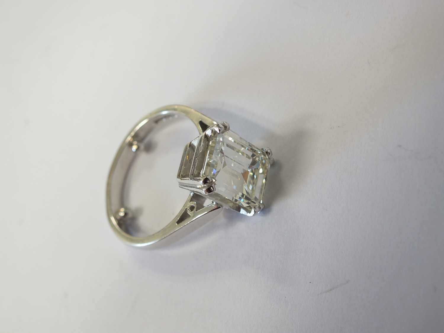 A platinum single stone diamond ring - Image 10 of 12