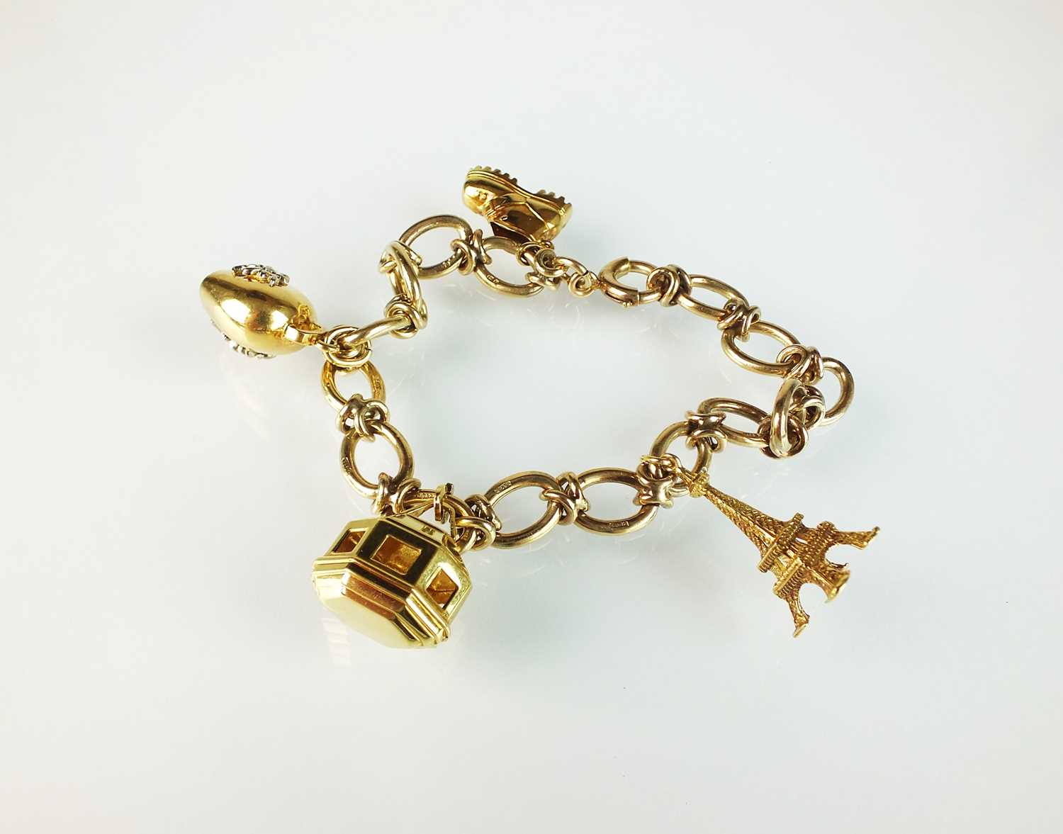 A gold oval link bracelet