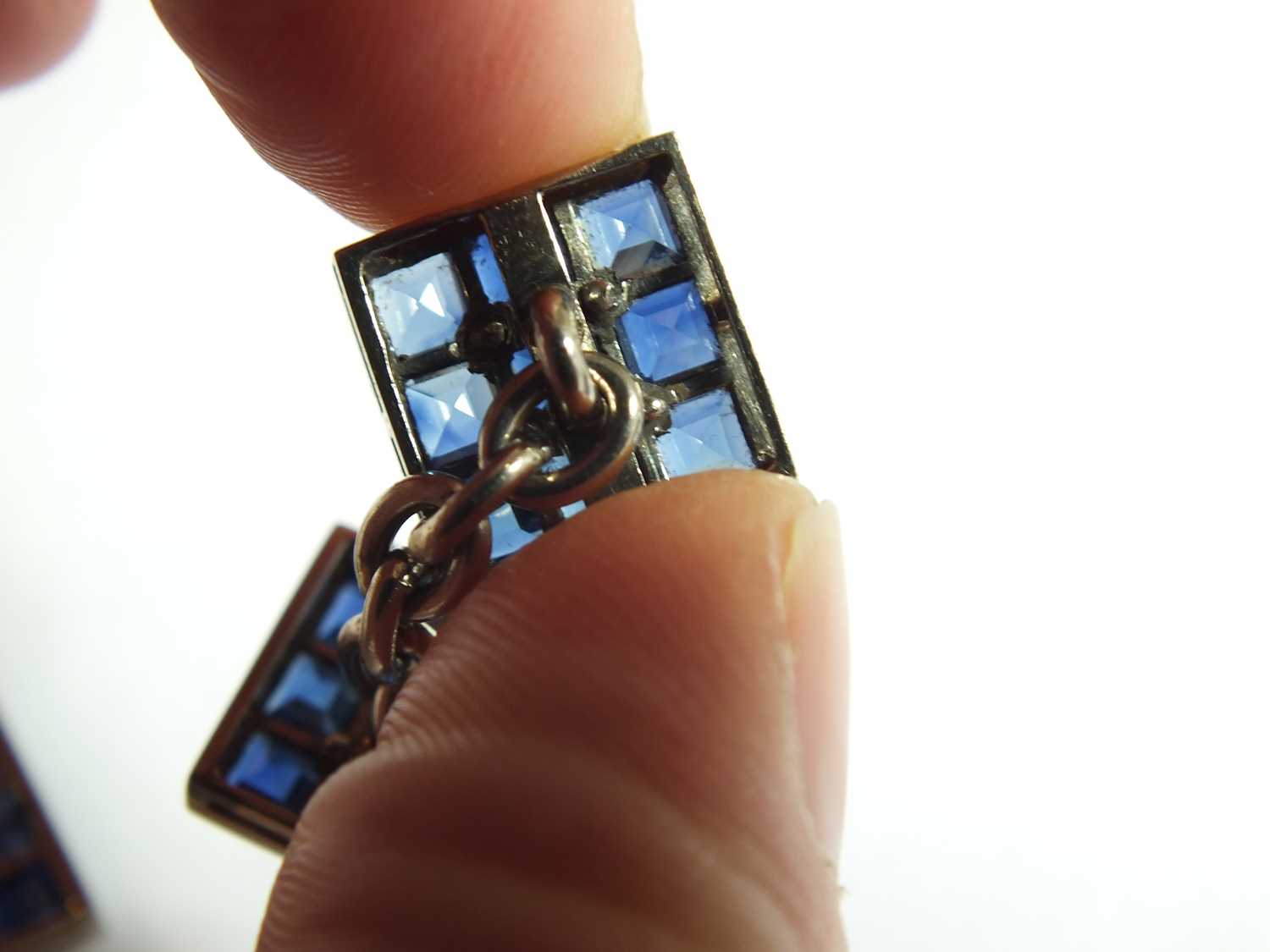 A pair of sapphire cufflinks - Image 5 of 8