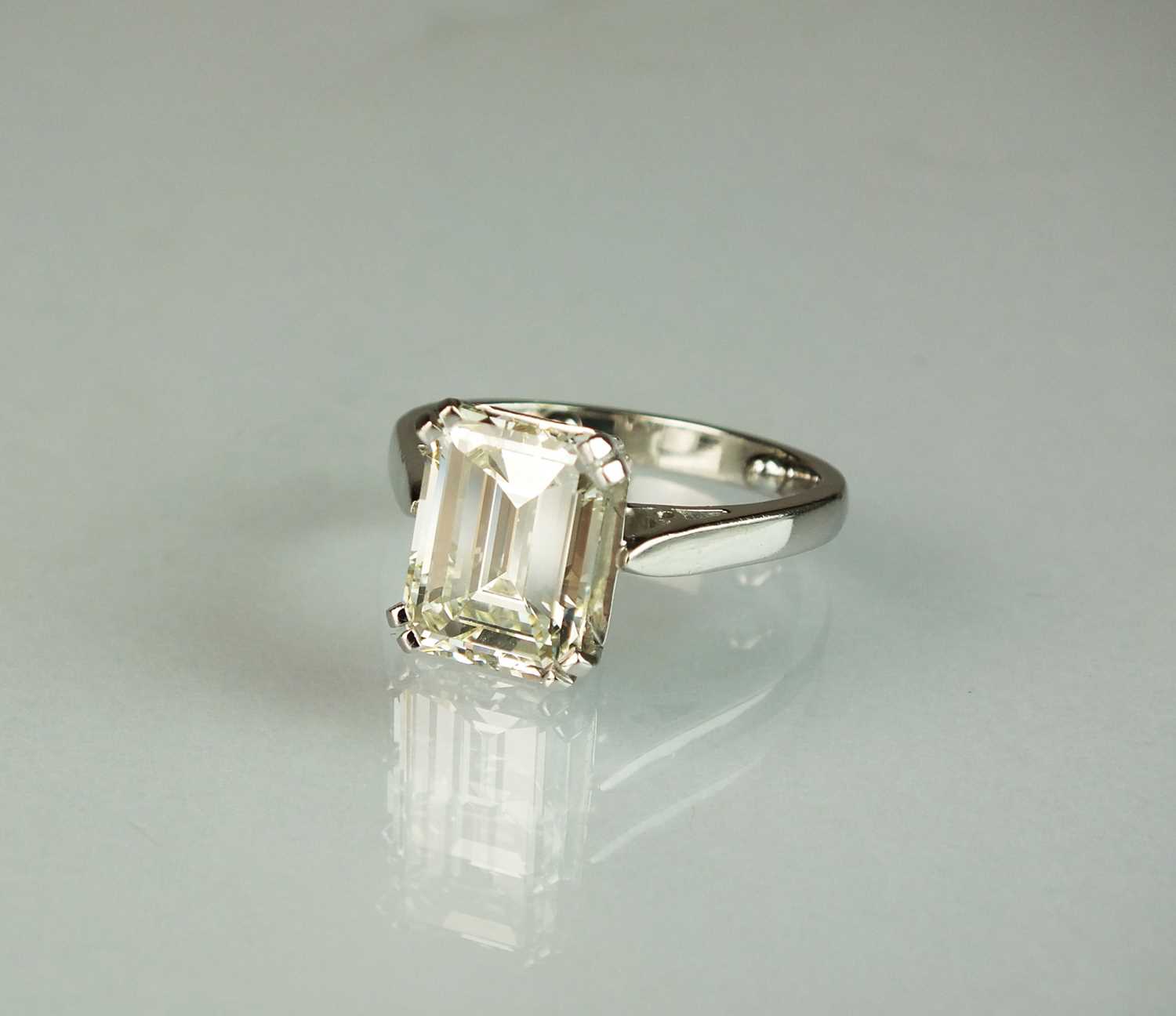 A platinum single stone diamond ring - Image 3 of 12