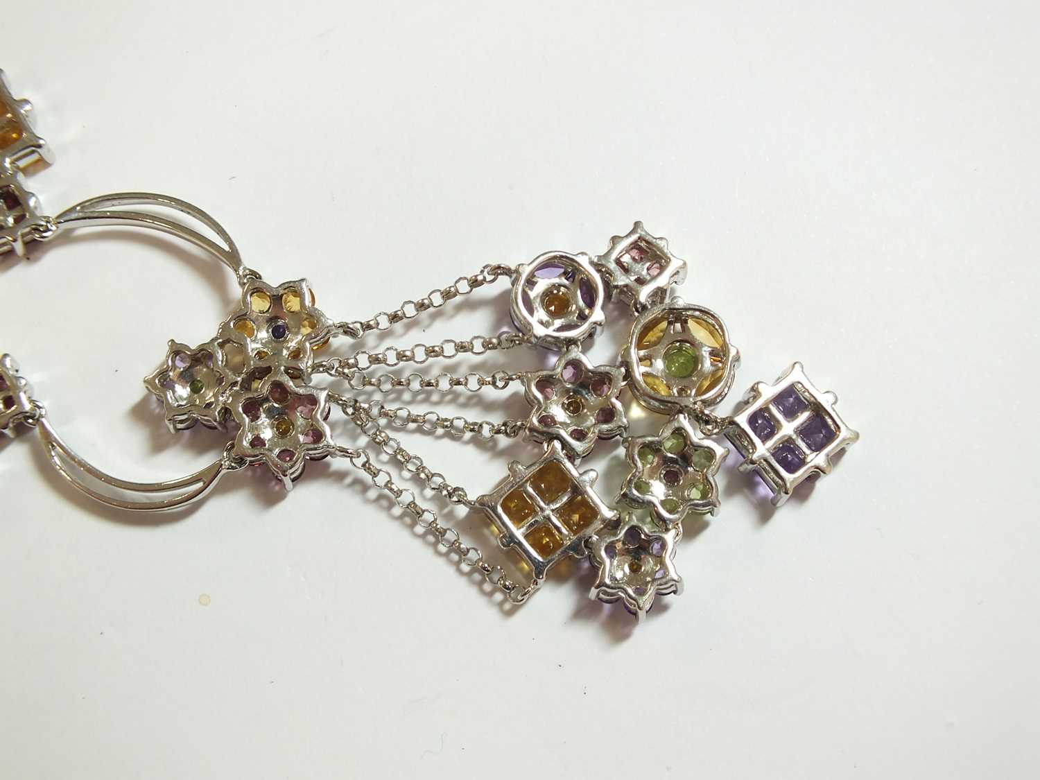 A multi-gem set floral necklace - Image 10 of 12