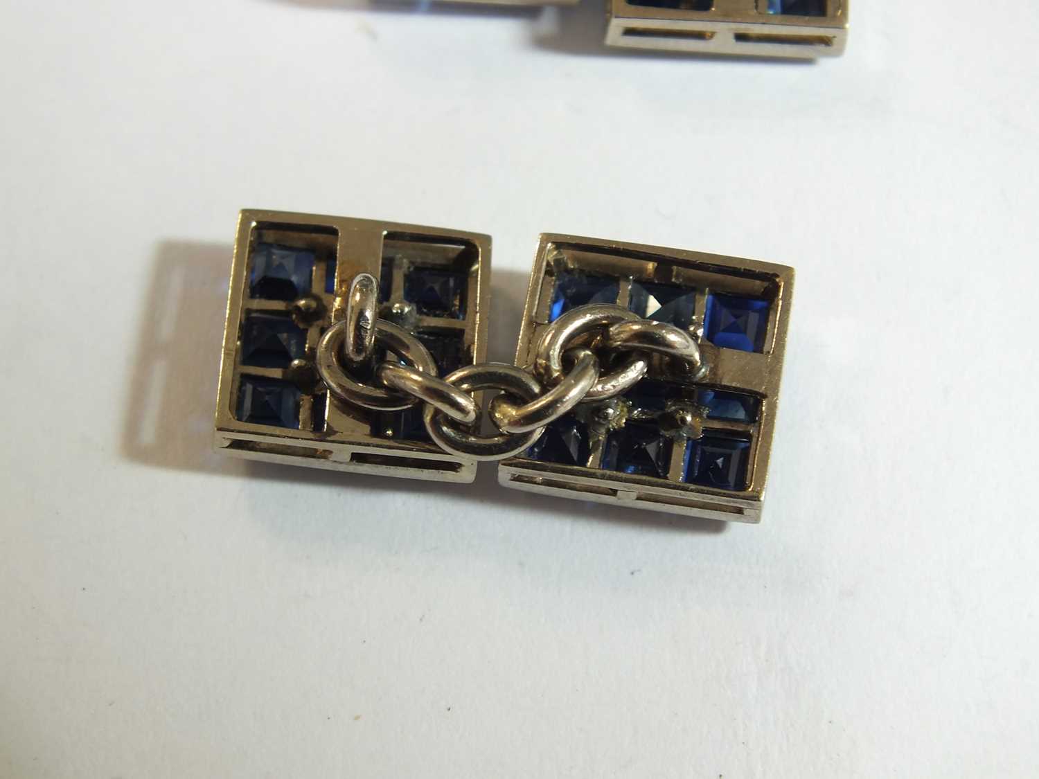 A pair of sapphire cufflinks - Image 4 of 8
