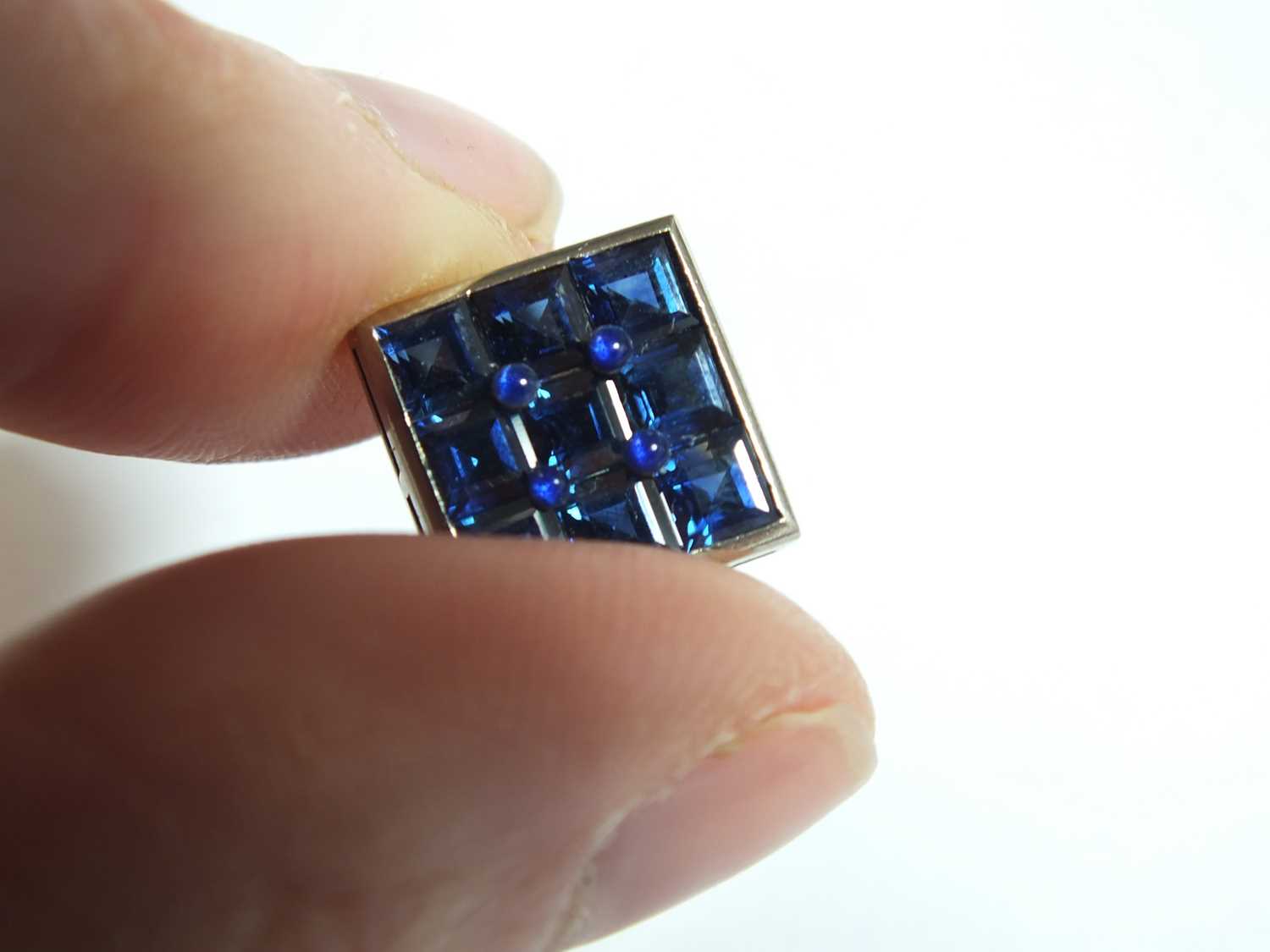 A pair of sapphire cufflinks - Image 7 of 8