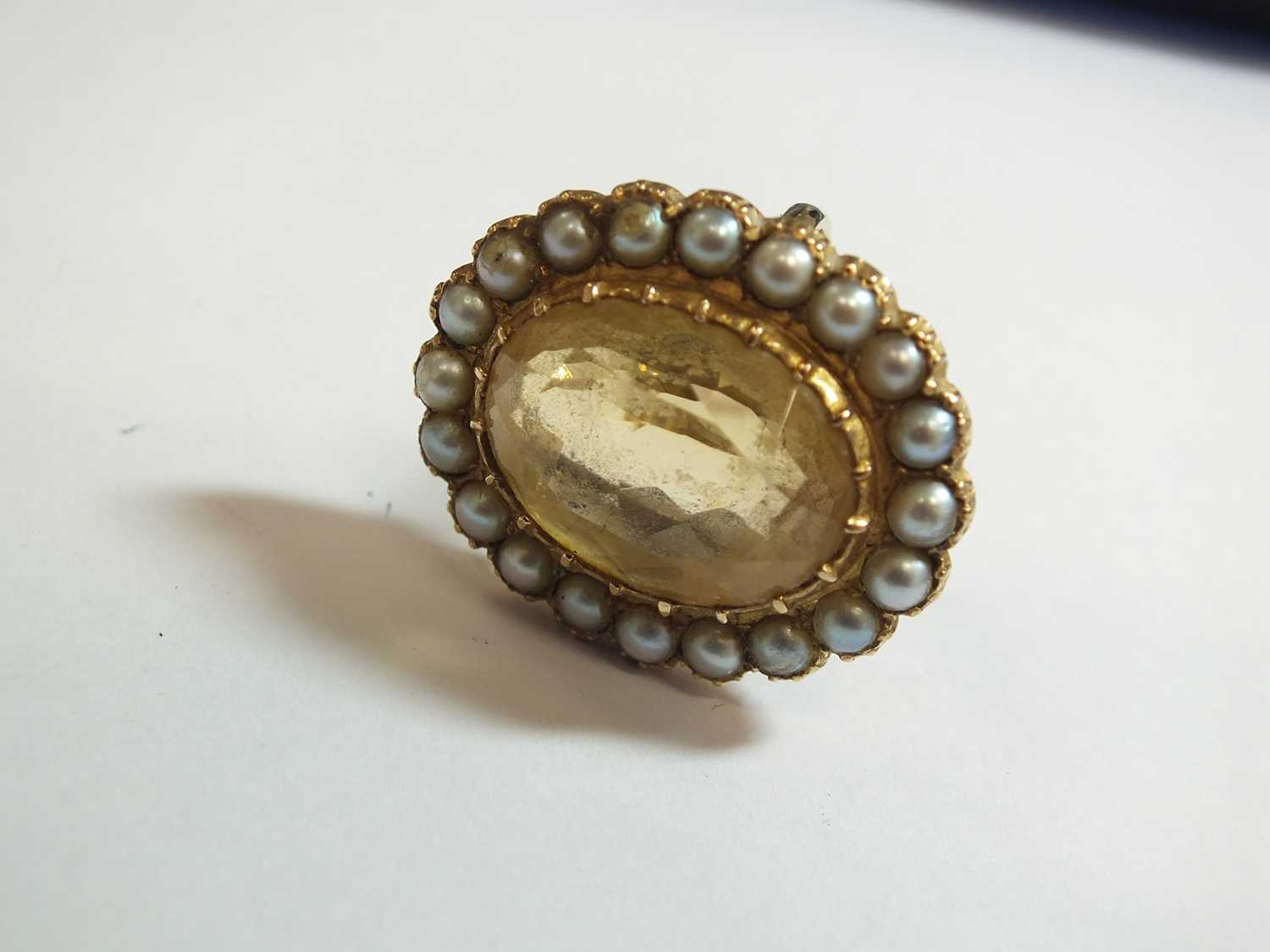 A 9ct gold citrine and split pearl cluster ring - Image 3 of 9