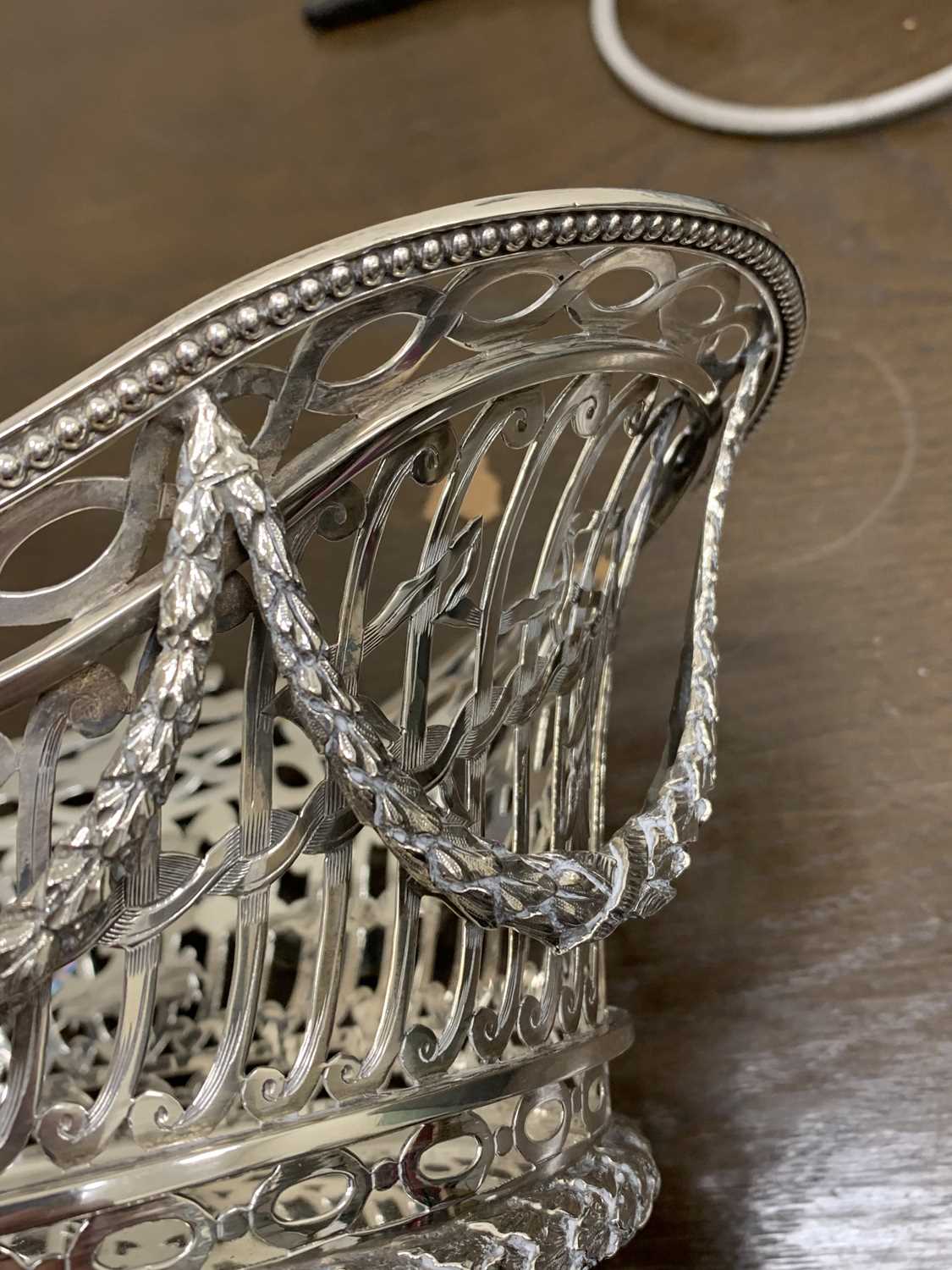 A William Comyns Victorian silver basket - Image 7 of 13