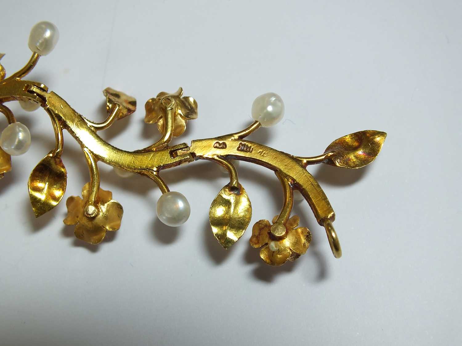 A pearl set stylised flower bracelet - Image 3 of 9