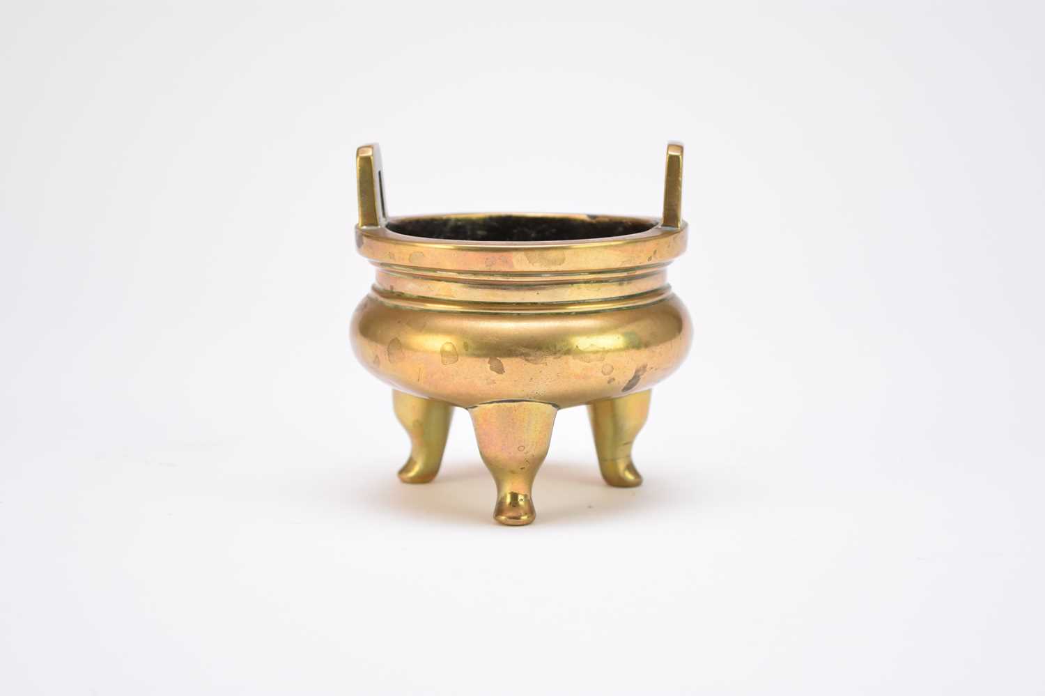 A Chinese bronze tripod censer - Image 2 of 6