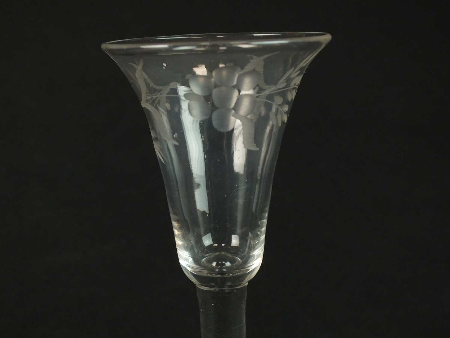 A mid-18th century wine glass - Image 3 of 4