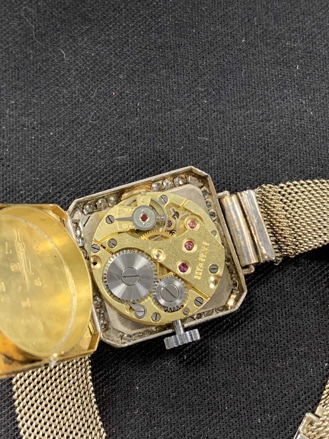 An Art Deco 18ct gold diamond and sapphire set wristwatch - Image 5 of 9