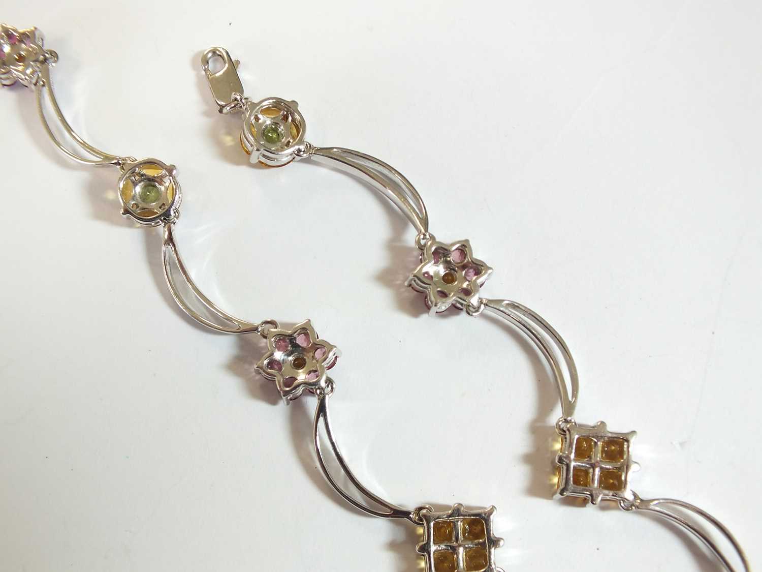 A multi-gem set floral necklace - Image 12 of 12