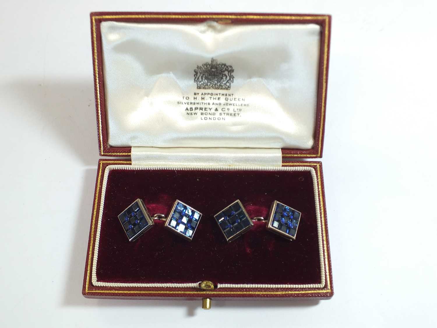 A pair of sapphire cufflinks - Image 8 of 8