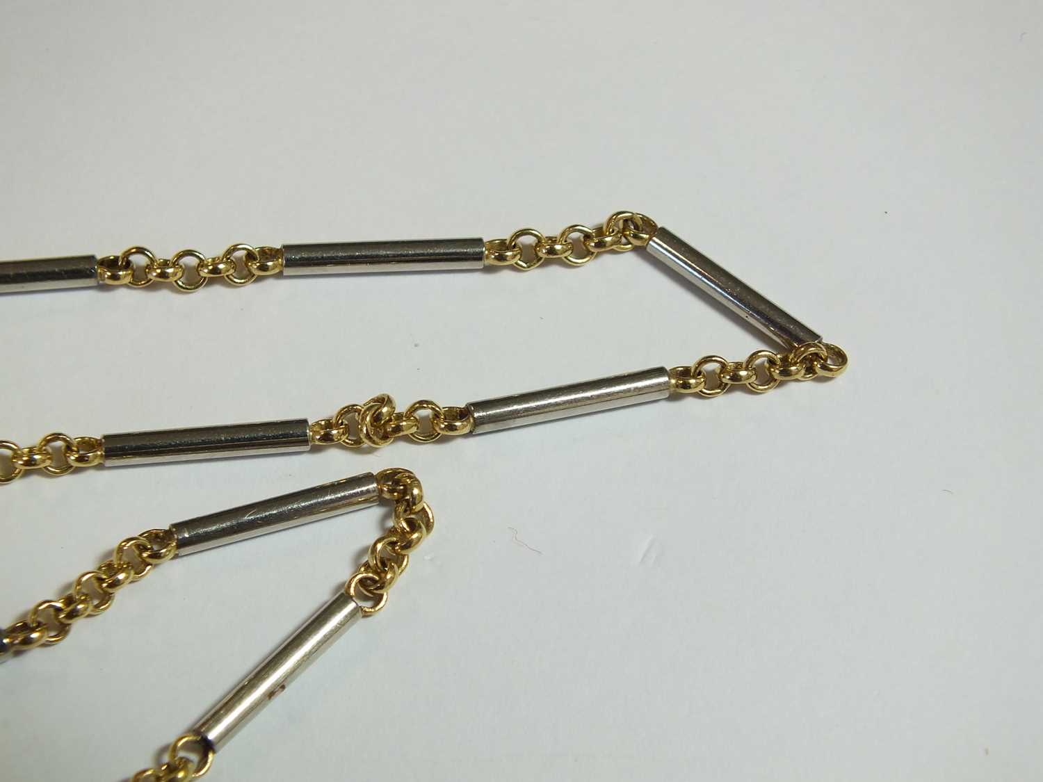 A platinum and yellow metal chain necklace - Image 7 of 7