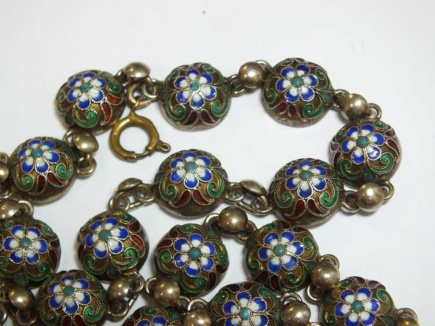 A Russian silver and enamel chain necklace - Image 3 of 15