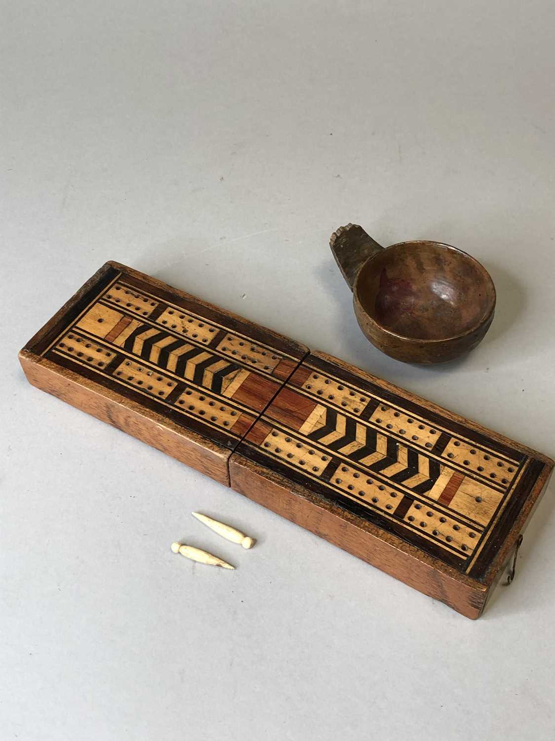 A collection of treen, including a Victorian cotton reel stand and a money box - Image 3 of 7