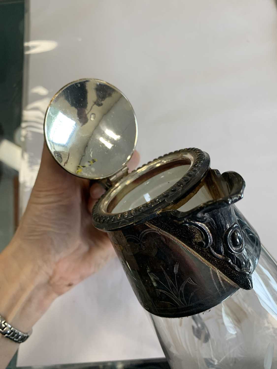 An electroplated mounted glass jug - Image 5 of 9