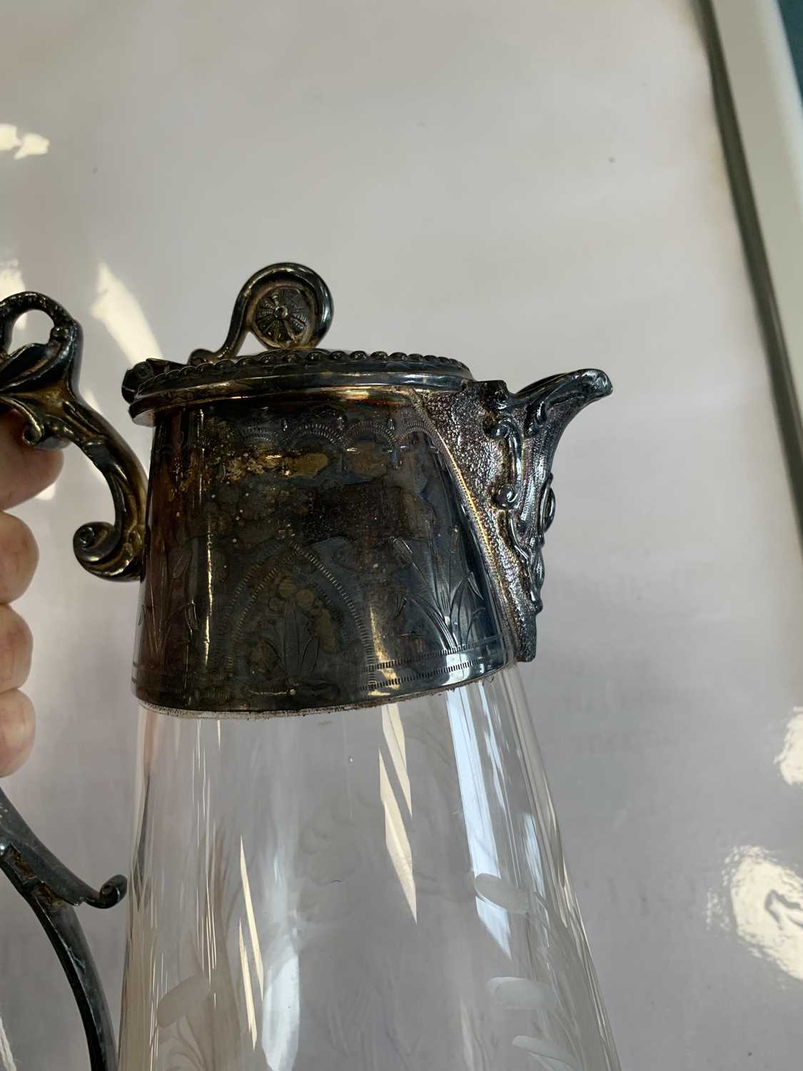 An electroplated mounted glass jug - Image 6 of 9