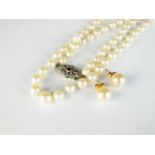 A cultured pearl necklace and earrings