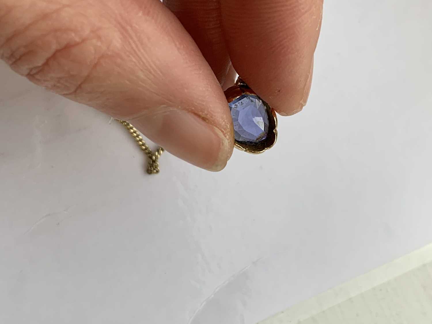 A single stone sapphire pendant - Image 9 of 9