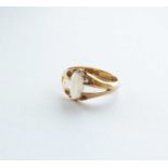 An 18ct gold single stone moonstone ring