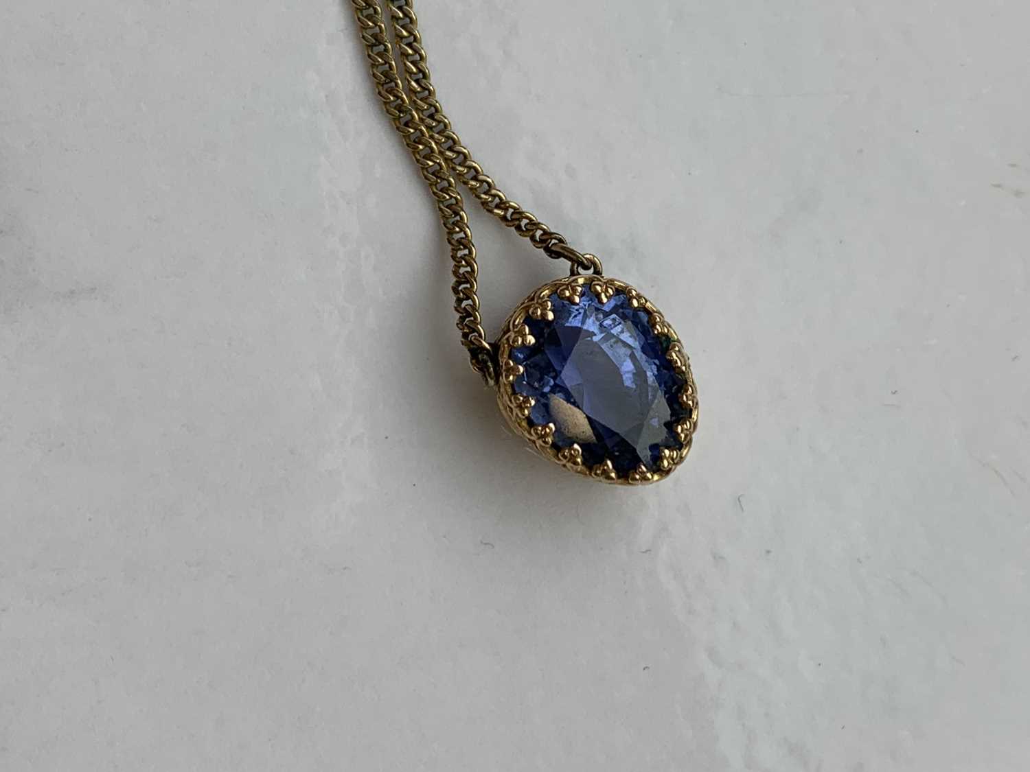 A single stone sapphire pendant - Image 7 of 9