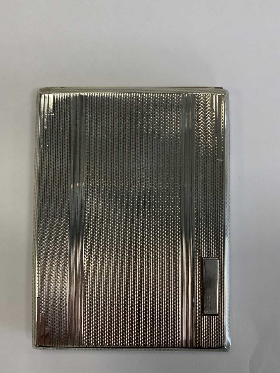 An Art Deco silver cigarette case - Image 4 of 11