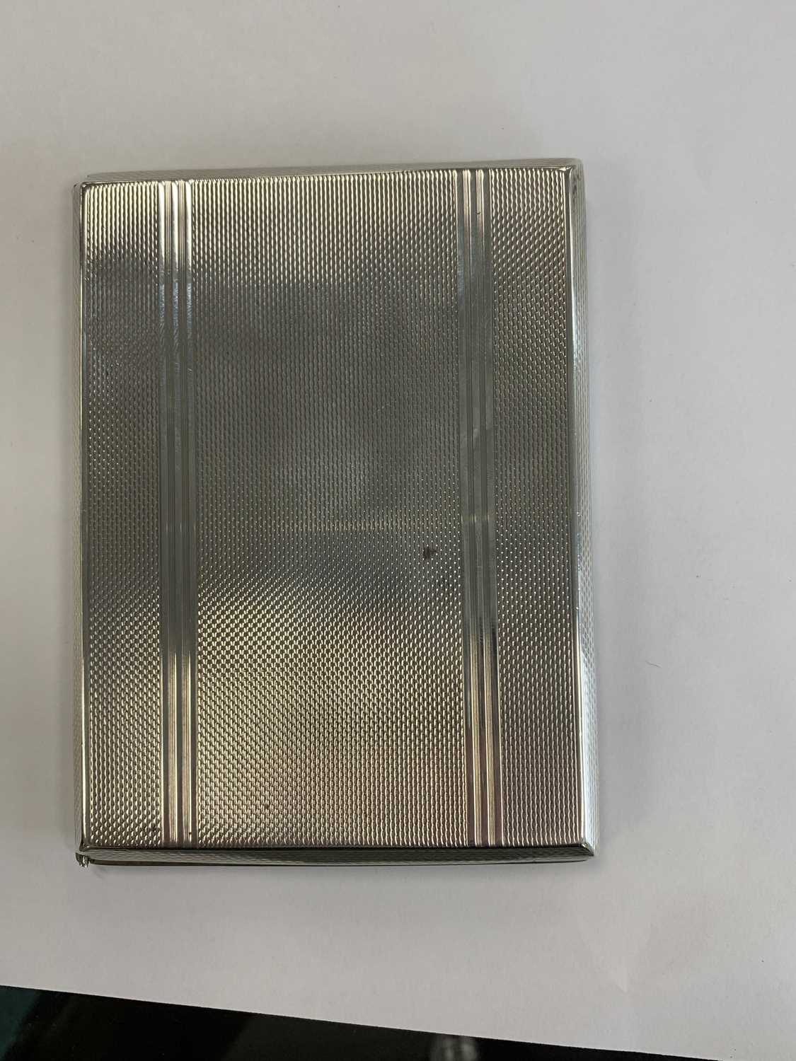 An Art Deco silver cigarette case - Image 6 of 11