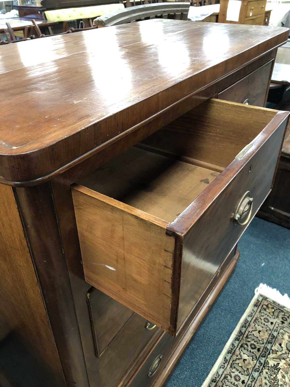 A Victorian mahogany chest of drawers - Image 5 of 7