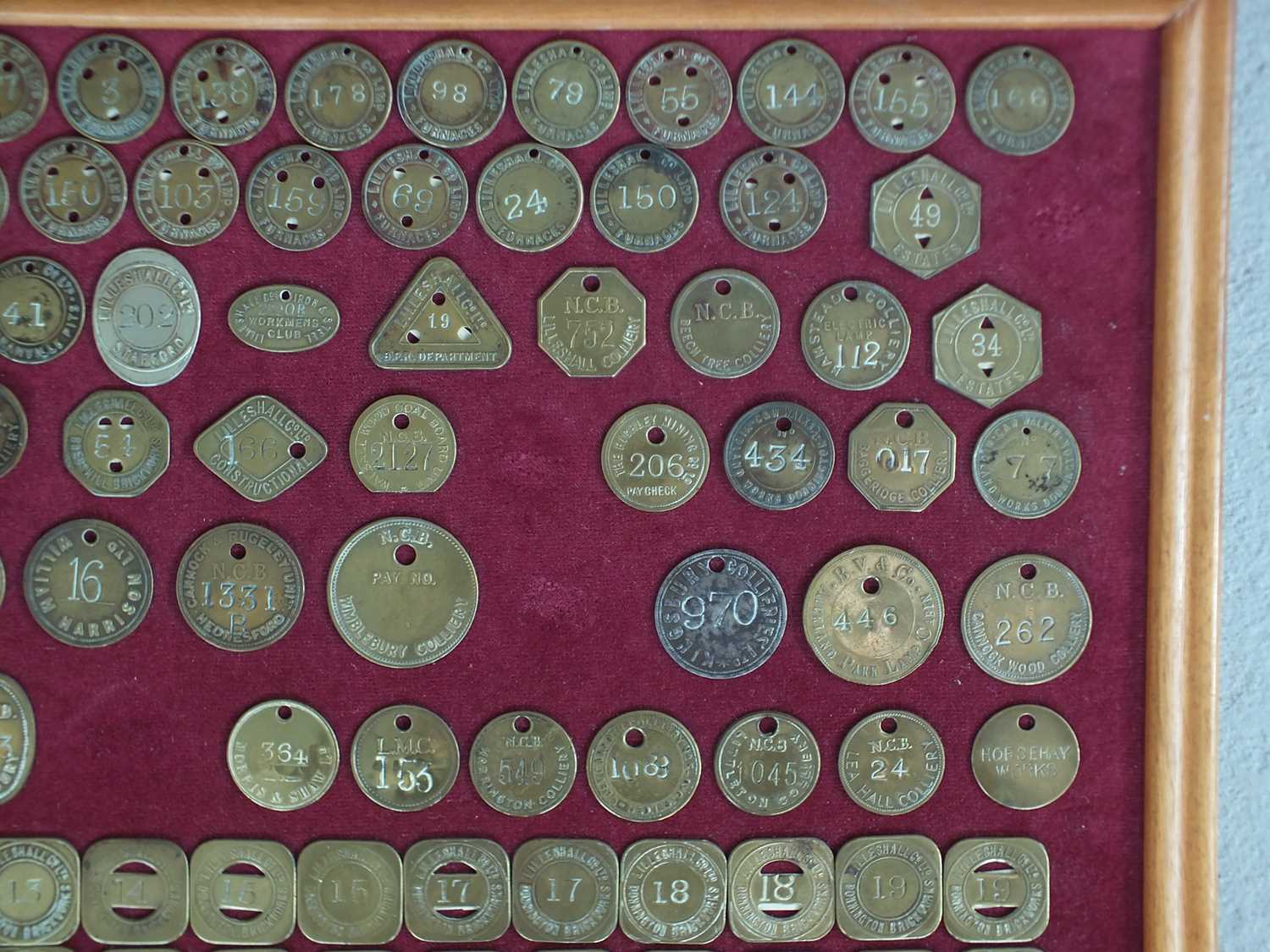 A collection of brass and white metal colliery and associated tokens and checks - Image 4 of 7