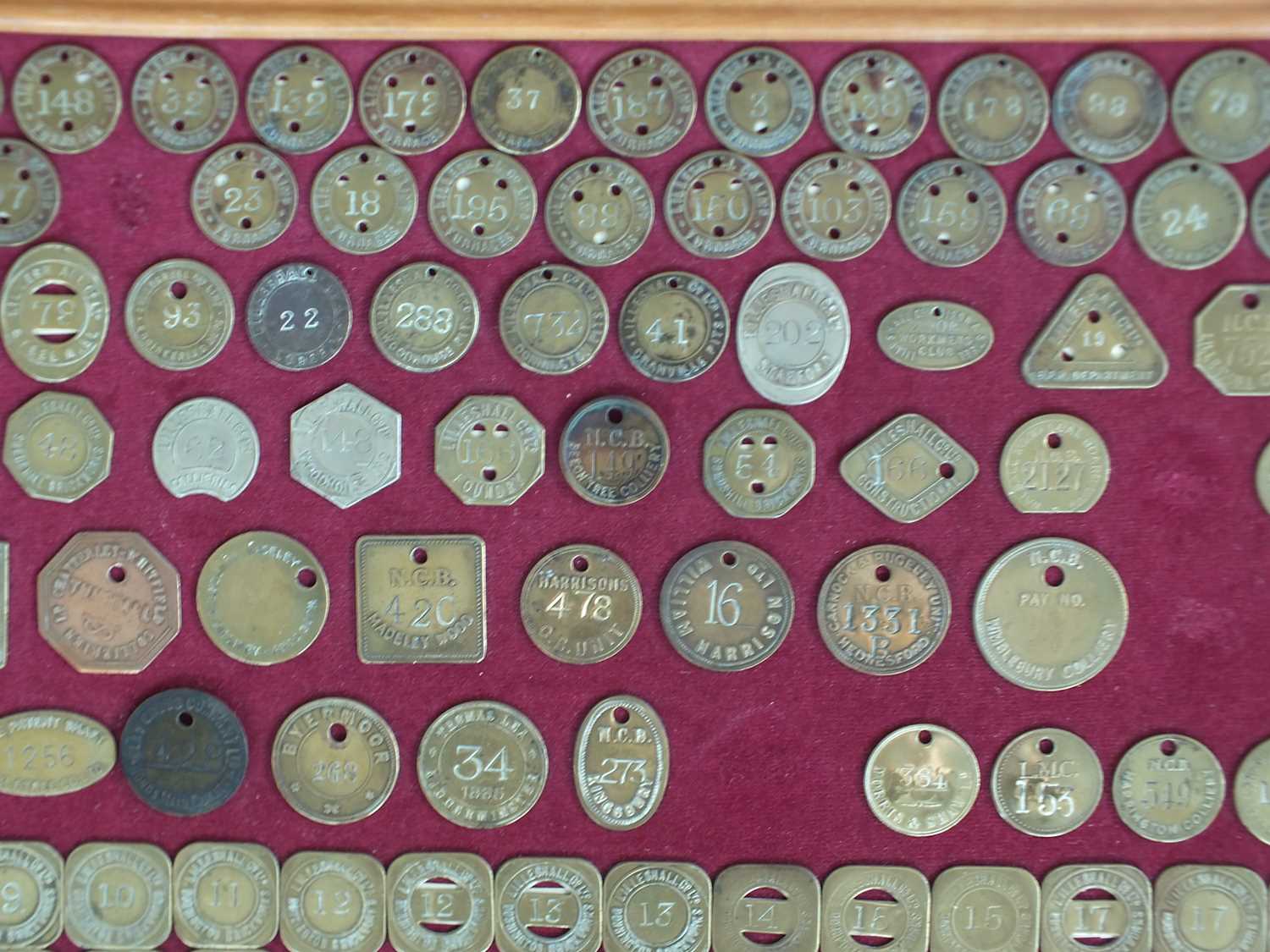 A collection of brass and white metal colliery and associated tokens and checks - Image 3 of 7