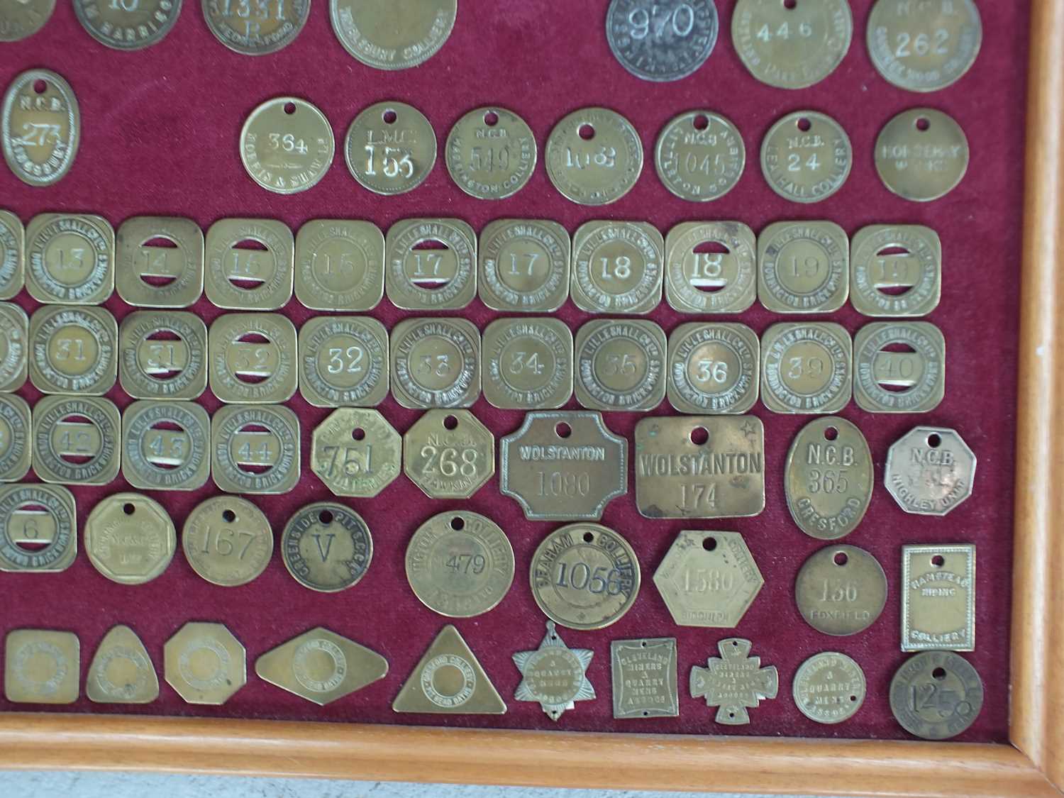 A collection of brass and white metal colliery and associated tokens and checks - Image 5 of 7