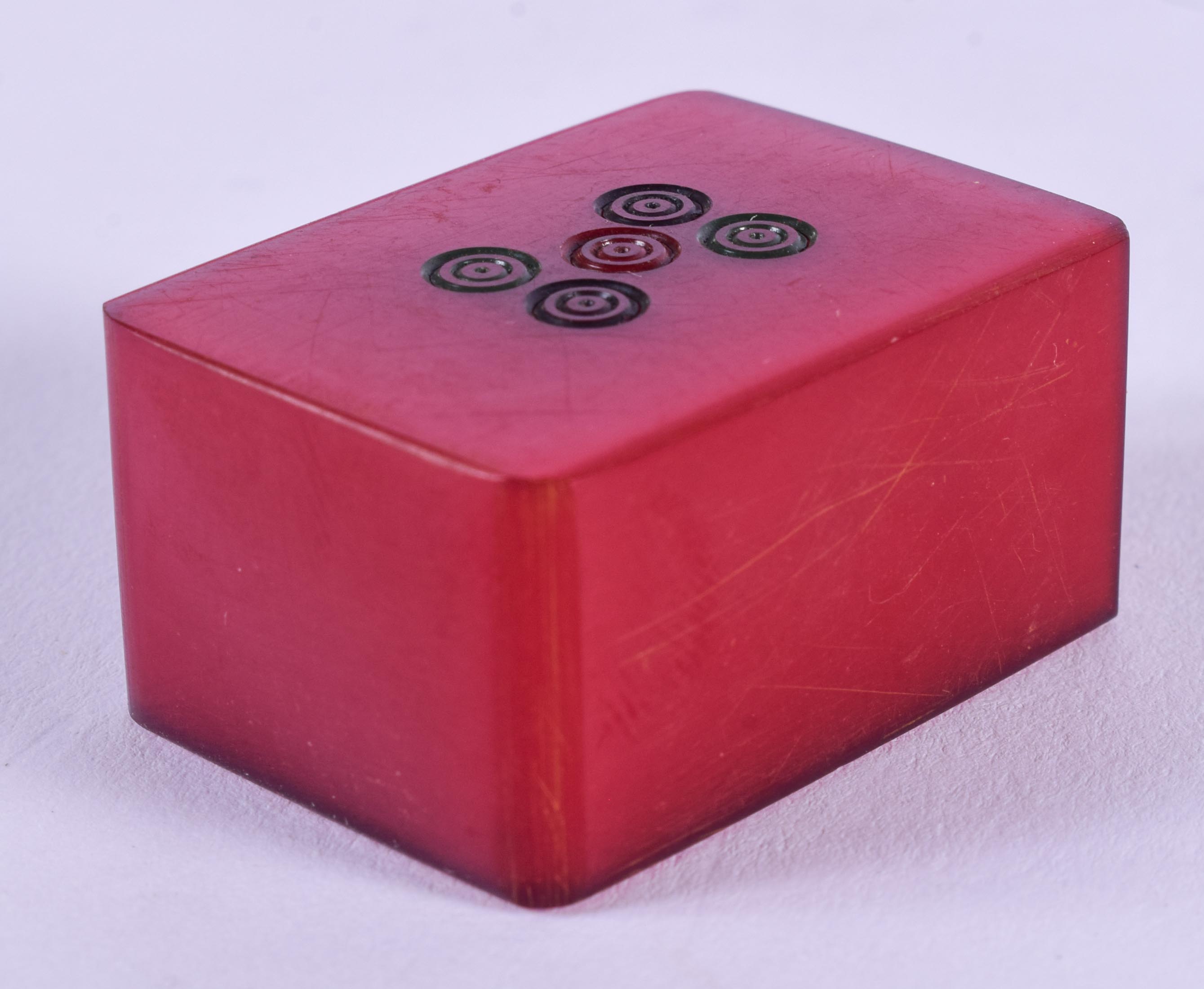 A RARE SET OF ART DECO CATALIN BAKELITE MAH-JONG SET of cherry red colour. (76 pieces) - Image 5 of 6