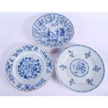 THREE 17TH/18TH CENTURY CHINESE BLUE AND WHITE PORCELAIN PLATES Kangxi/Yongzheng, painted with lands