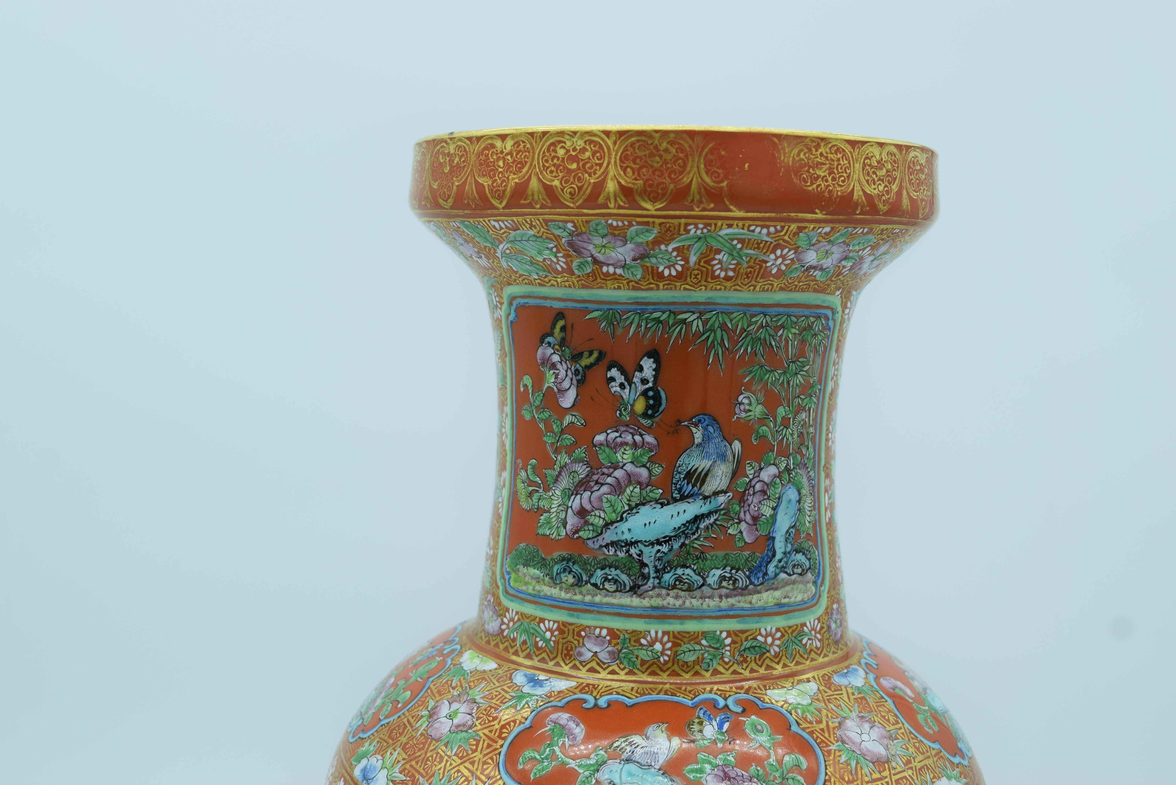 A FINE LARGE PAIR OF 19TH CENTURY CHINESE FAMILLE ROSE PORCELAIN ROULEAU VASES Daoguang, painted wit - Image 13 of 29