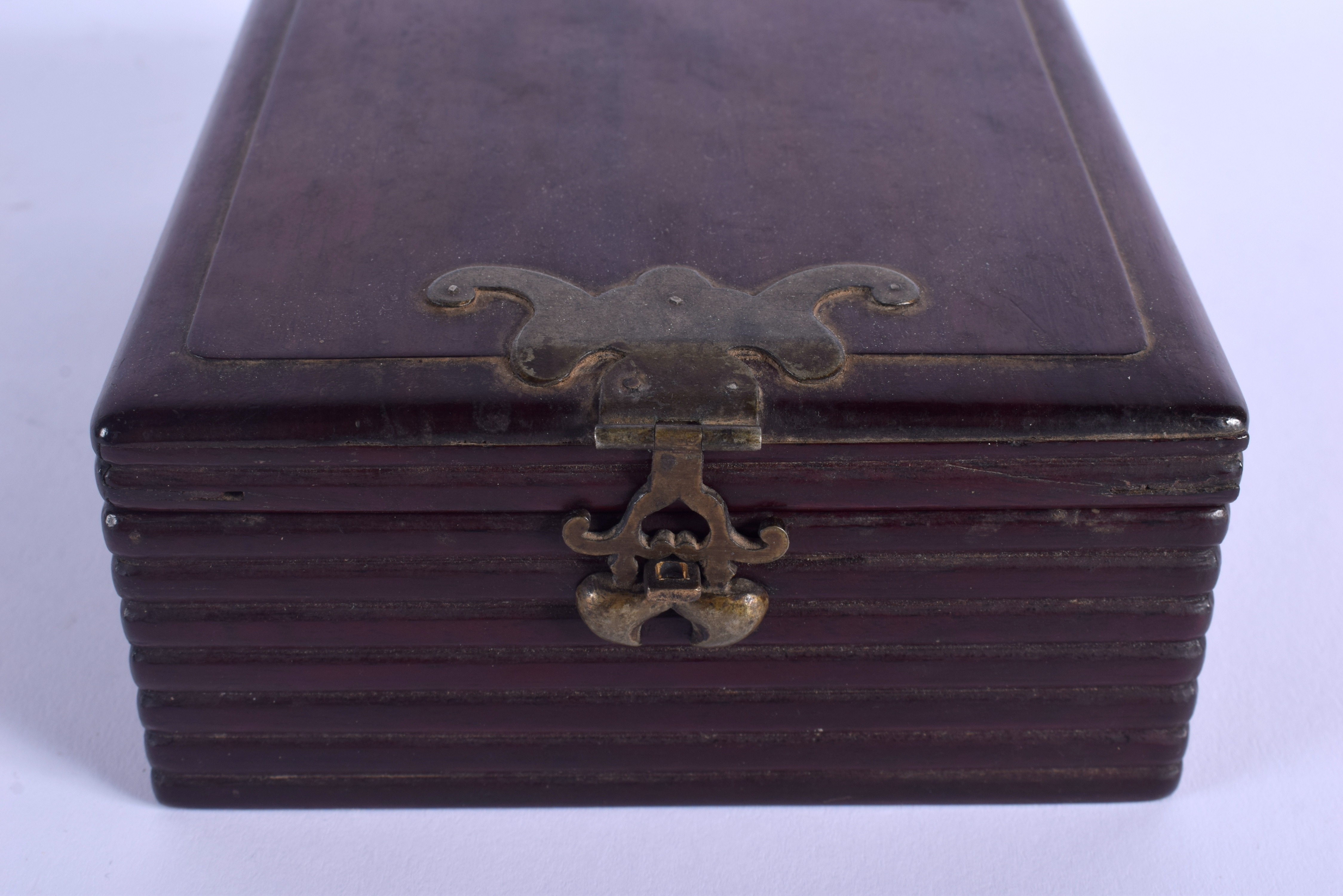 A 19TH CENTURY CHINESE HONGMU CARVED WOOD TRAVELLING BOX Qing, inset with a fitted interior and a mi - Image 4 of 6