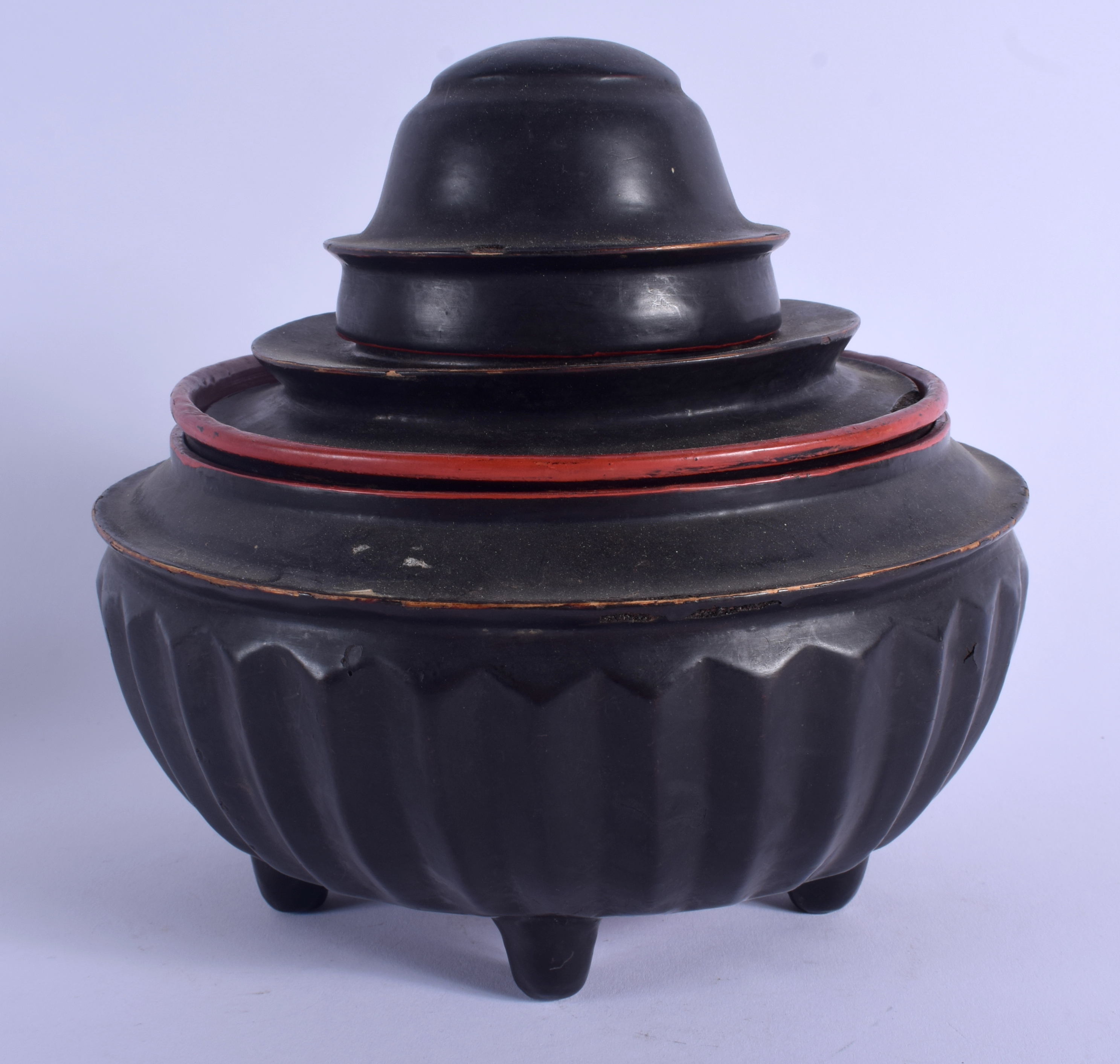 A 17TH CENTURY JAPANESE EDO PERIOD RED AND BLACK LACQUER FOOD BOX AND COVER of ribbed form with tape - Image 2 of 5