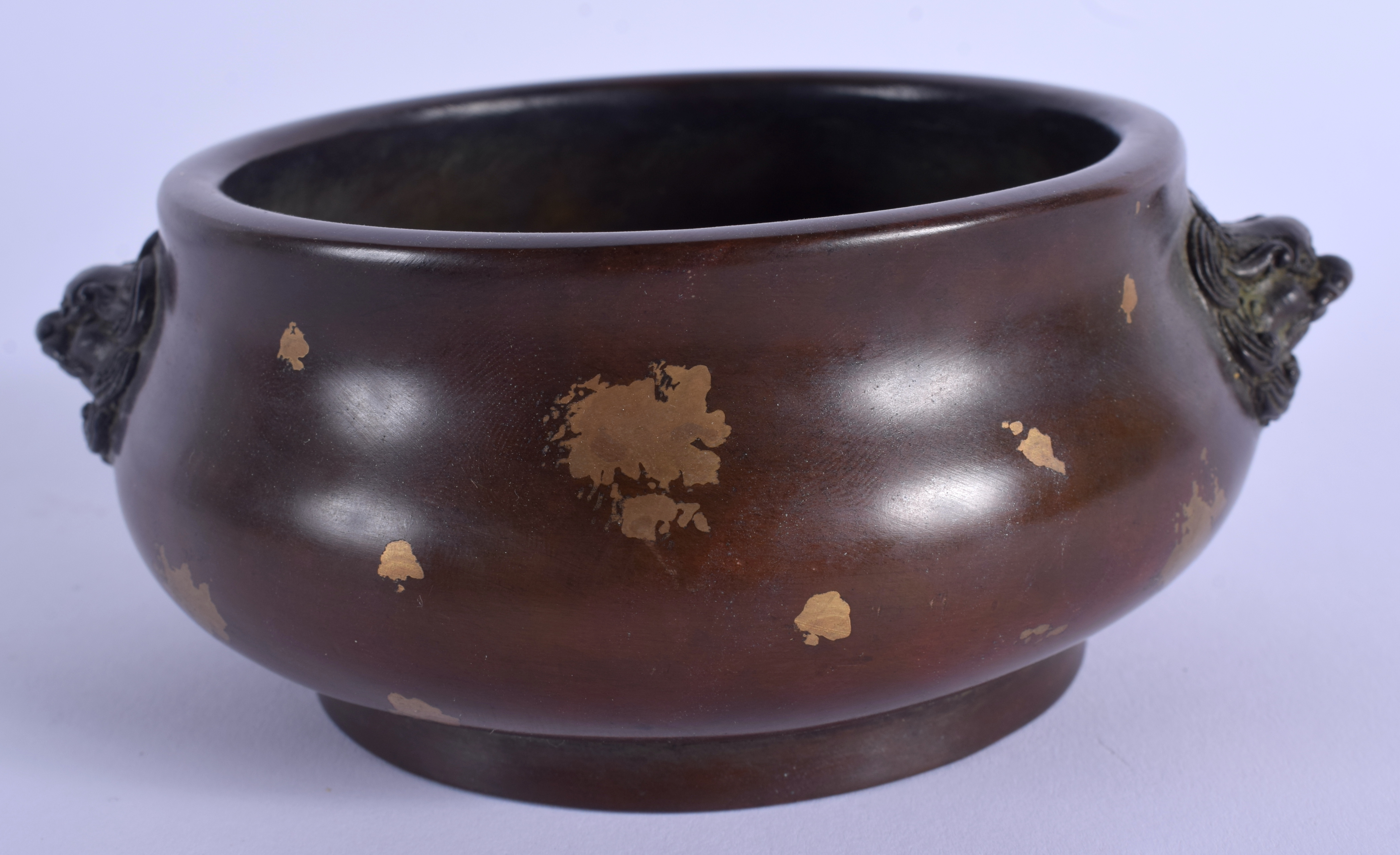 A CHINESE QING DYNASTY GOLD SPLASH BRONZE CENSER with Buddhistic lion handles. 15 cm wide, internal - Image 4 of 15