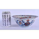 A 17TH/18TH CENTURY CHINESE IMARI RIBBED PORCELAIN BARBED BOWL Kangxi/Yongzheng, painted with flower