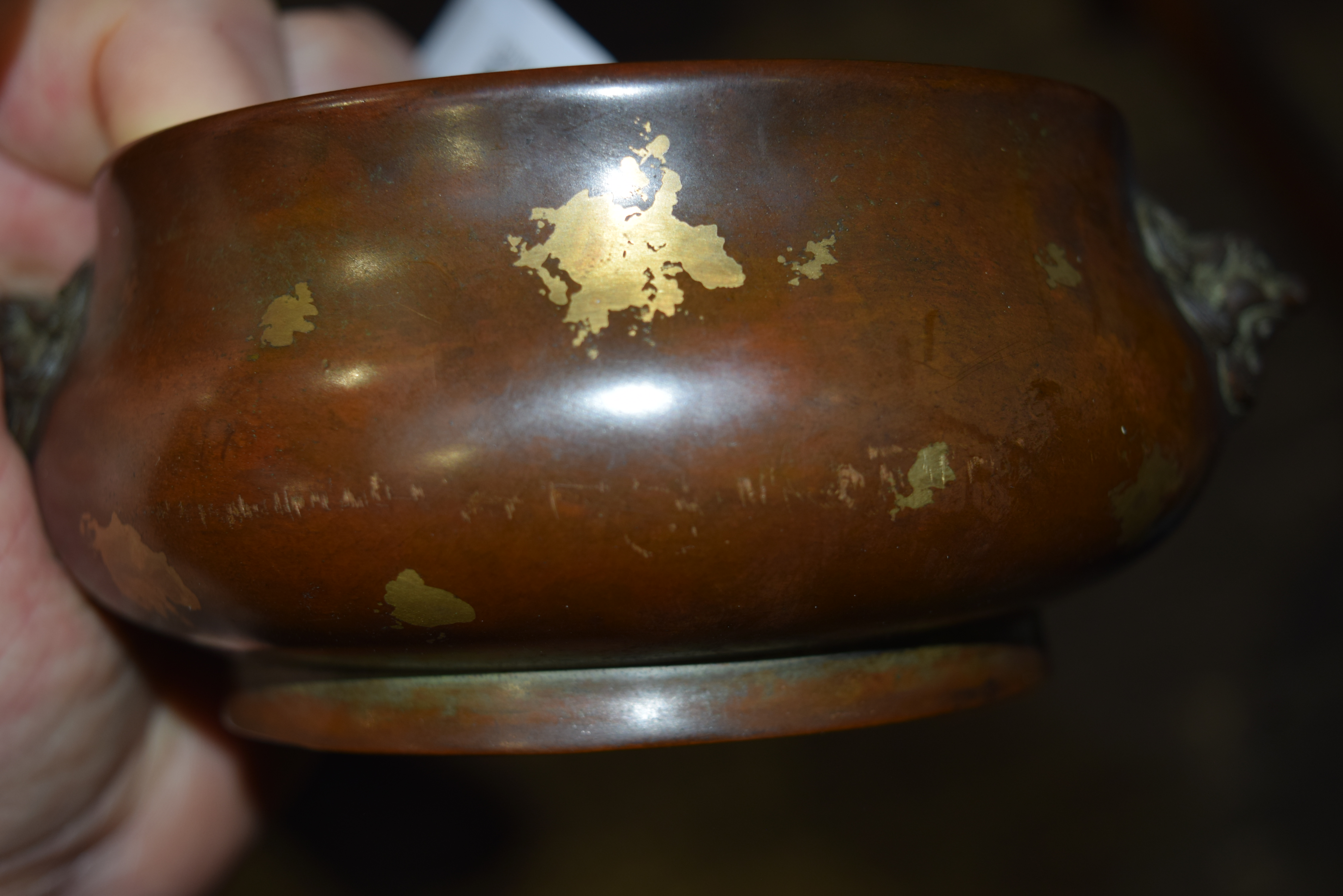 A CHINESE QING DYNASTY GOLD SPLASH BRONZE CENSER with Buddhistic lion handles. 15 cm wide, internal - Image 12 of 15