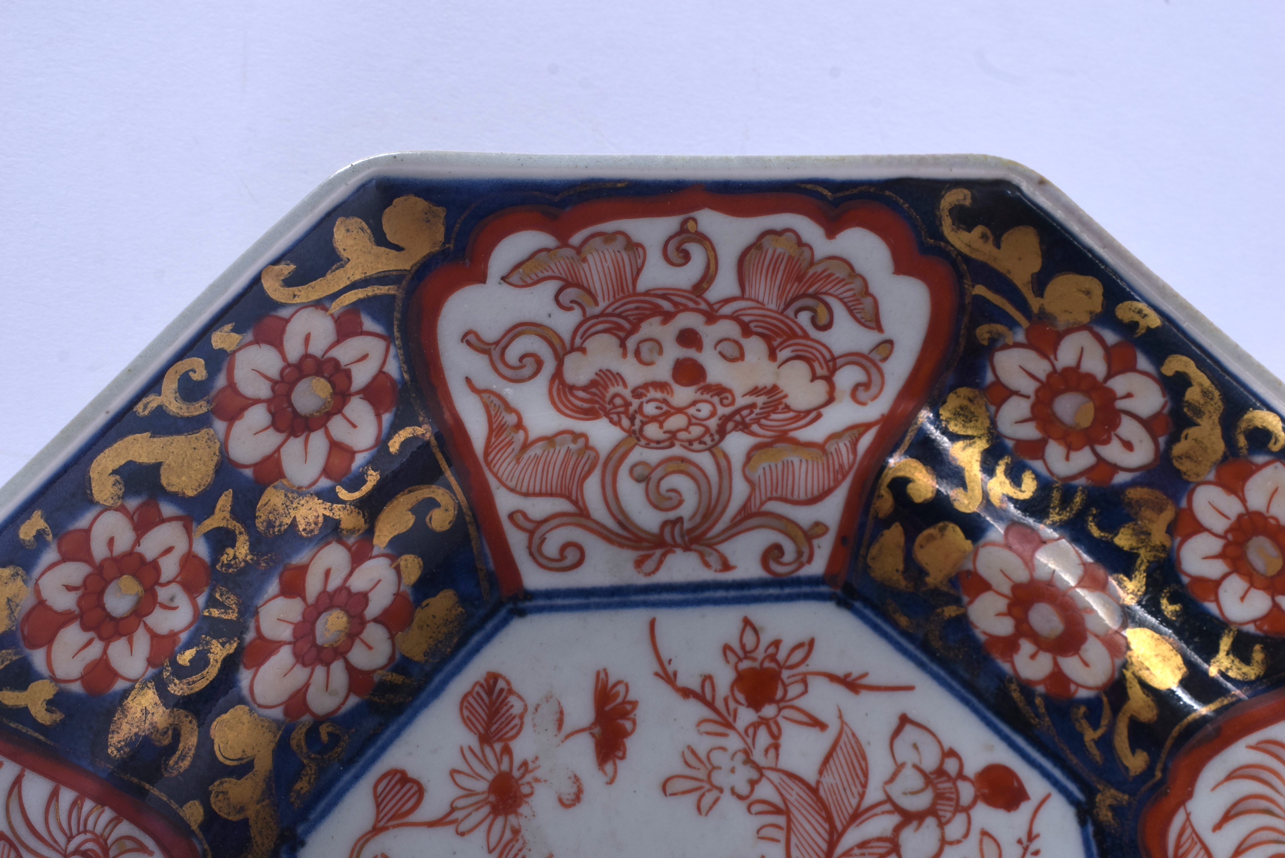 AN 18TH CENTURY JAPANESE EDO PERIOD IMARI OCTAGONAL PORCELAIN DISH painted with floral sprays. 21 cm - Image 3 of 5