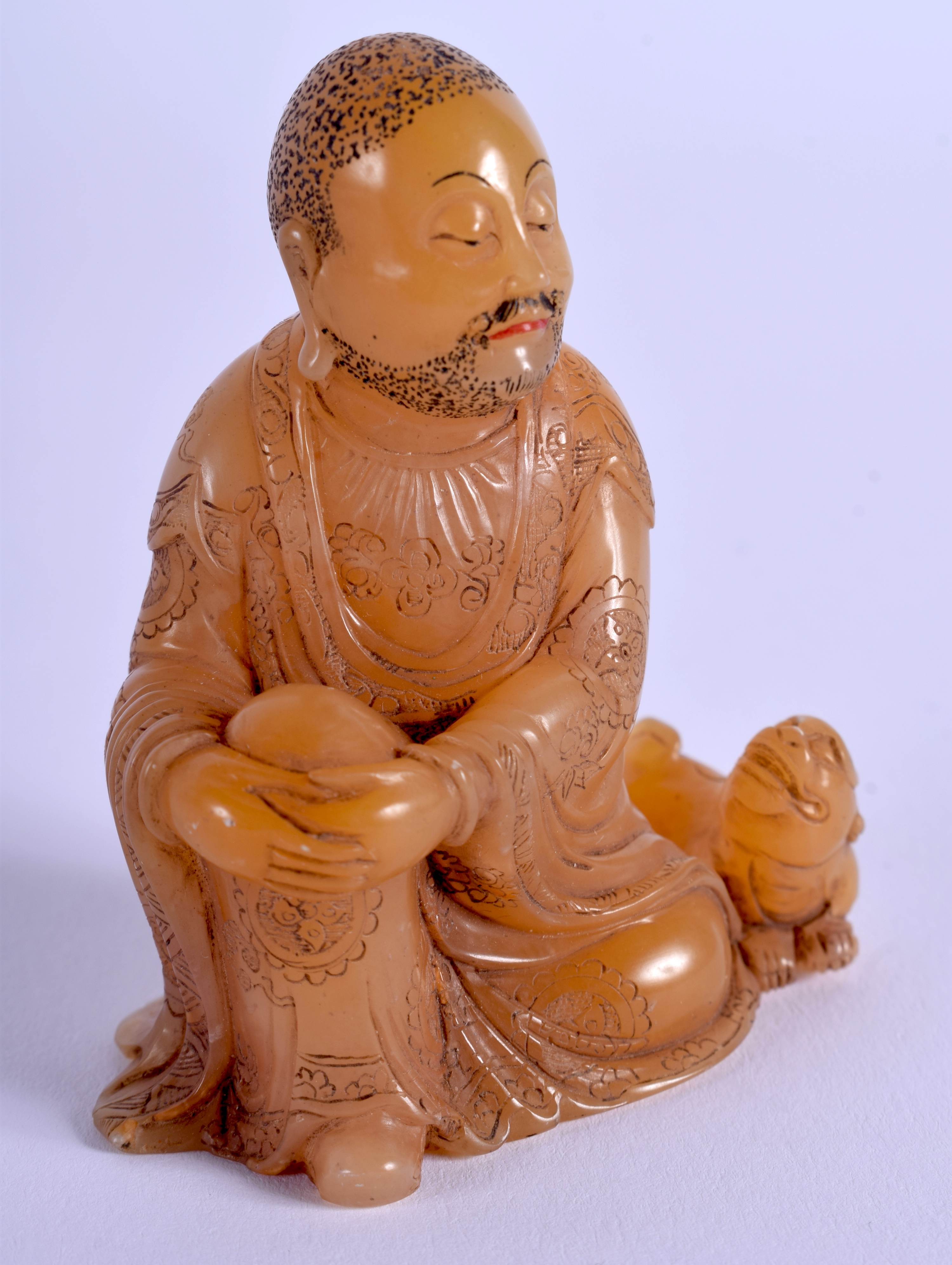AN 18TH CENTURY SOAPSTONE FIGURE OF A LUOHAN Qianlong, modelled in draped robes resting both hands u - Bild 5 aus 14