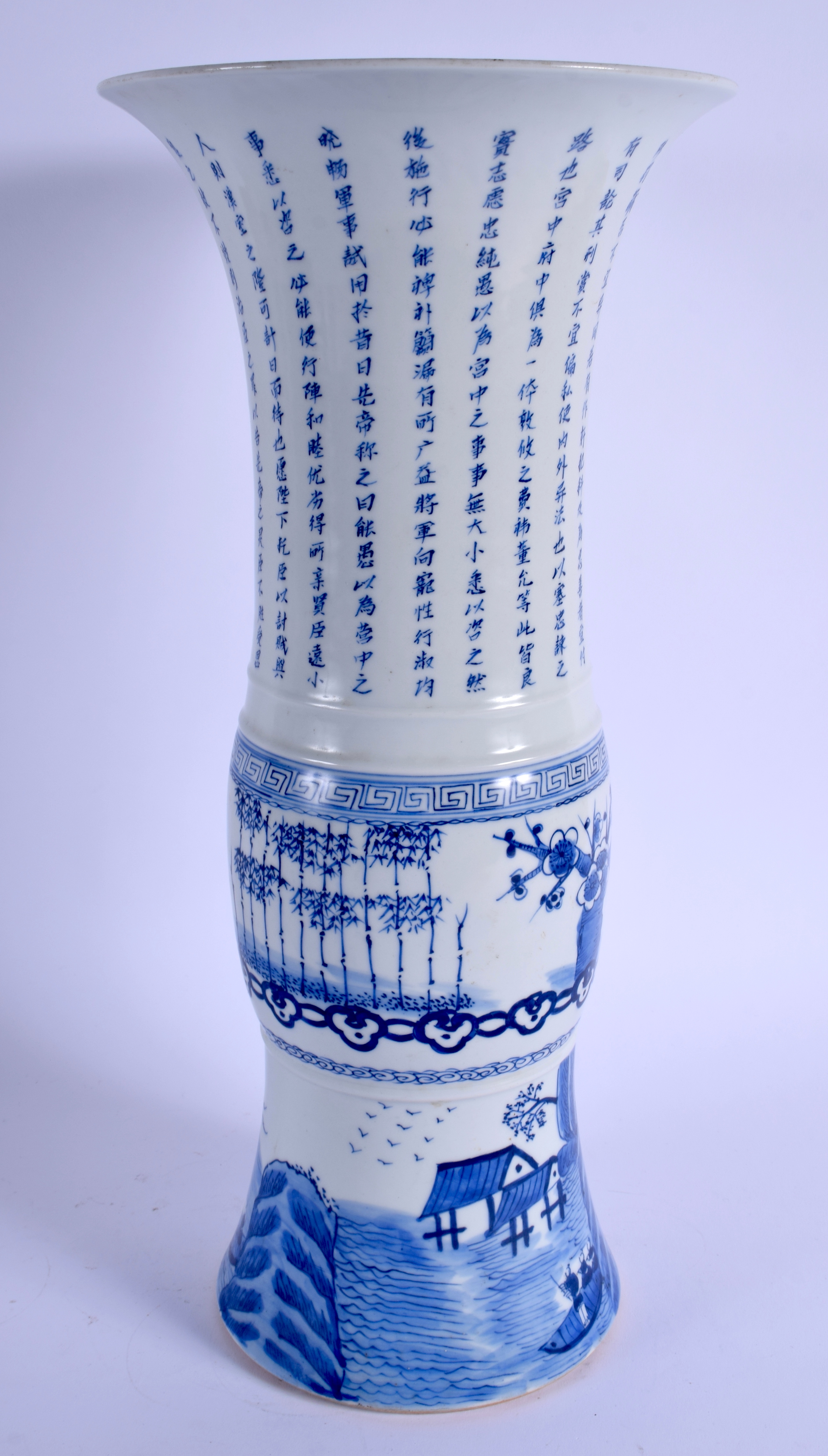 A LARGE CHINESE BLUE AND WHITE PORCELAIN GU SHAPED BEAKER VASE 20th Century, painted with birds, tre - Bild 3 aus 14