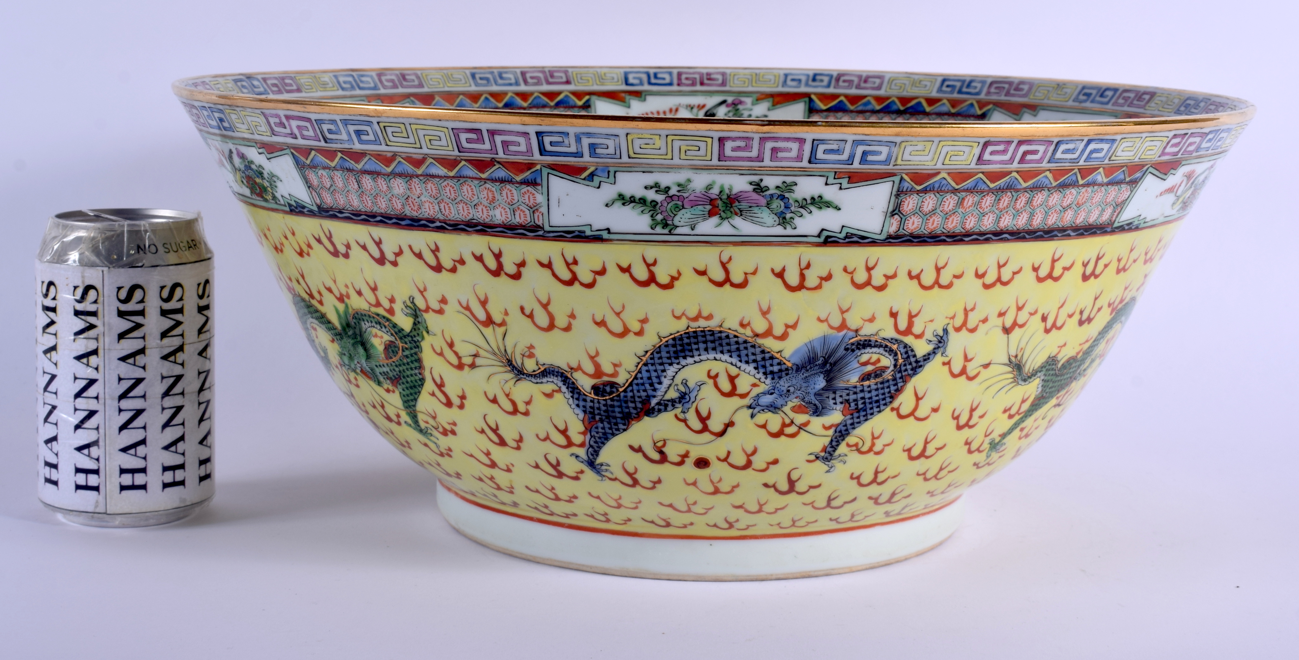 A LARGE 1930S CHINESE FAMILLE JAUNE PORCELAIN PUNCH BOWL Late Qing/Republic, painted with dragons an