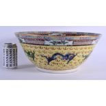 A LARGE 1930S CHINESE FAMILLE JAUNE PORCELAIN PUNCH BOWL Late Qing/Republic, painted with dragons an